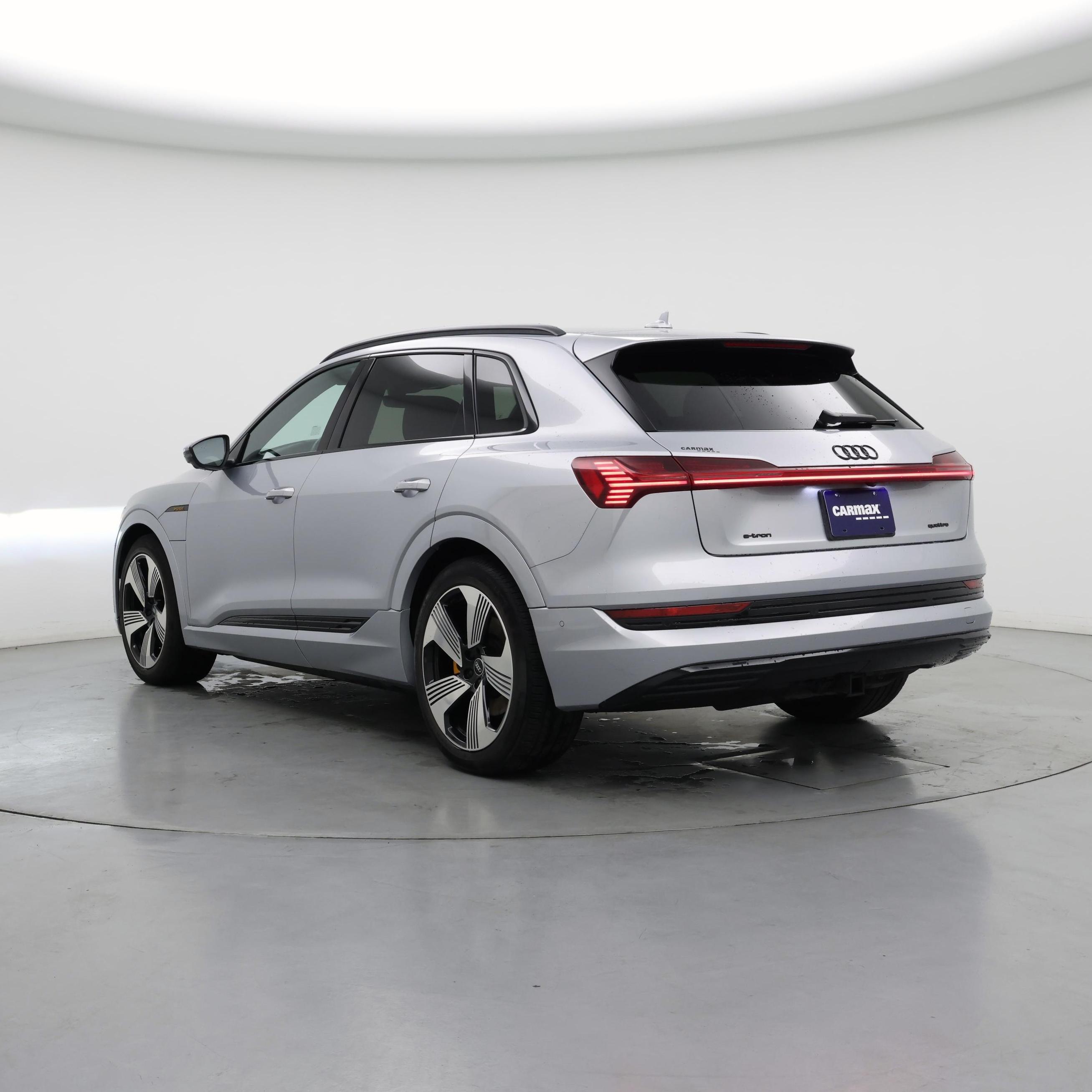 Thumbnail: 2022 Audi e-tron - 2