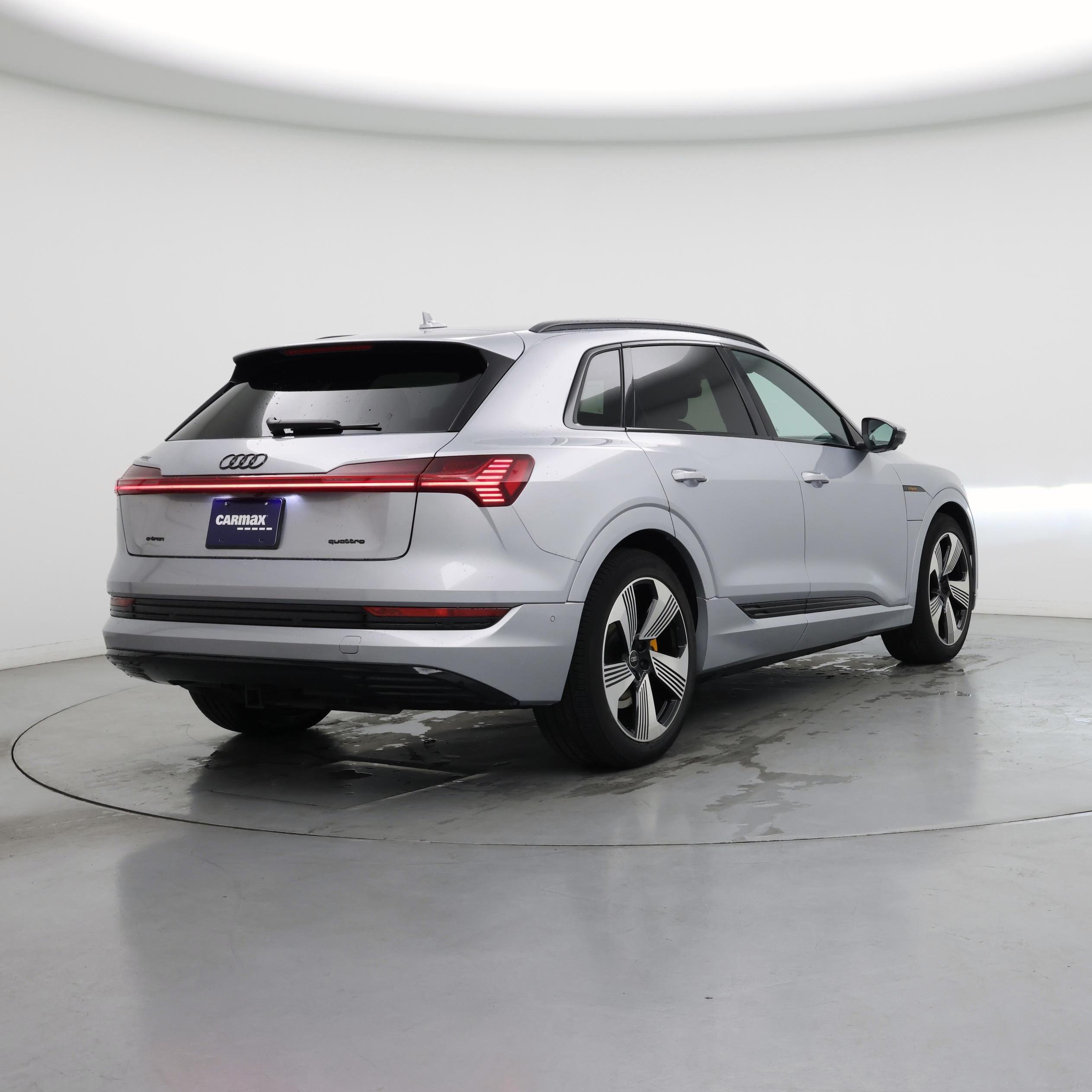 Thumbnail: 2022 Audi e-tron - 8