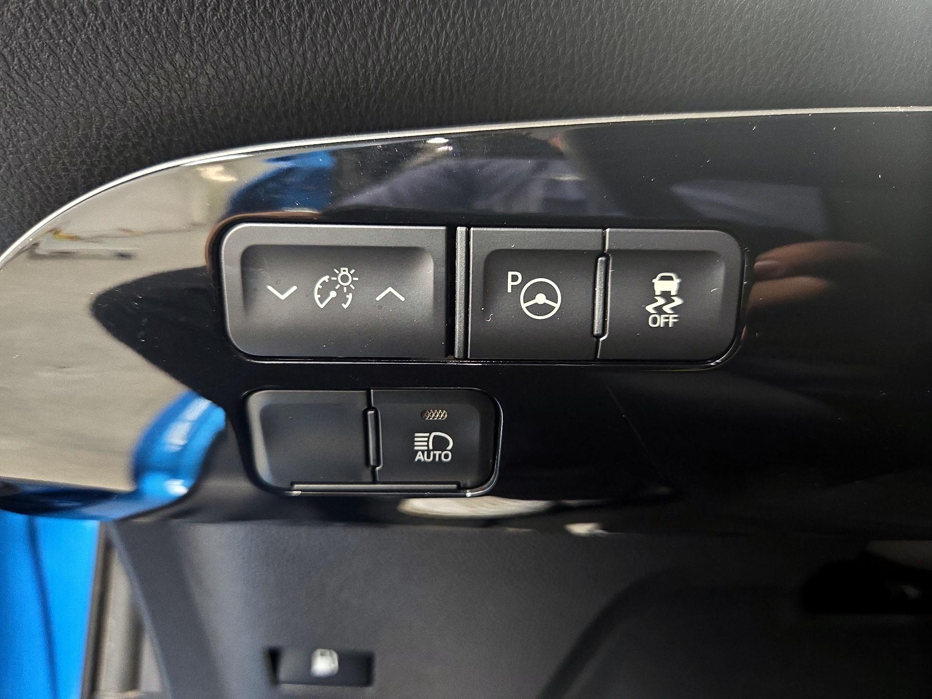 Thumbnail: 2019 Toyota Prius - 13