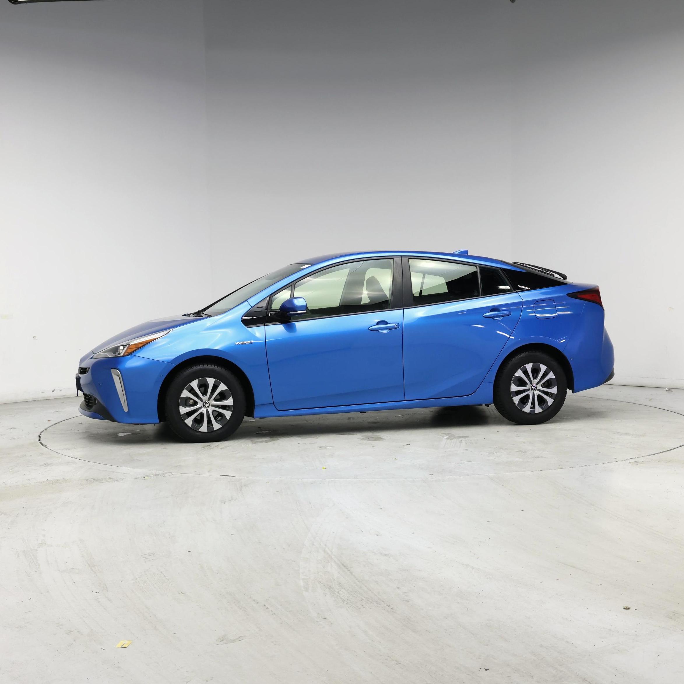 Thumbnail: 2019 Toyota Prius - 3