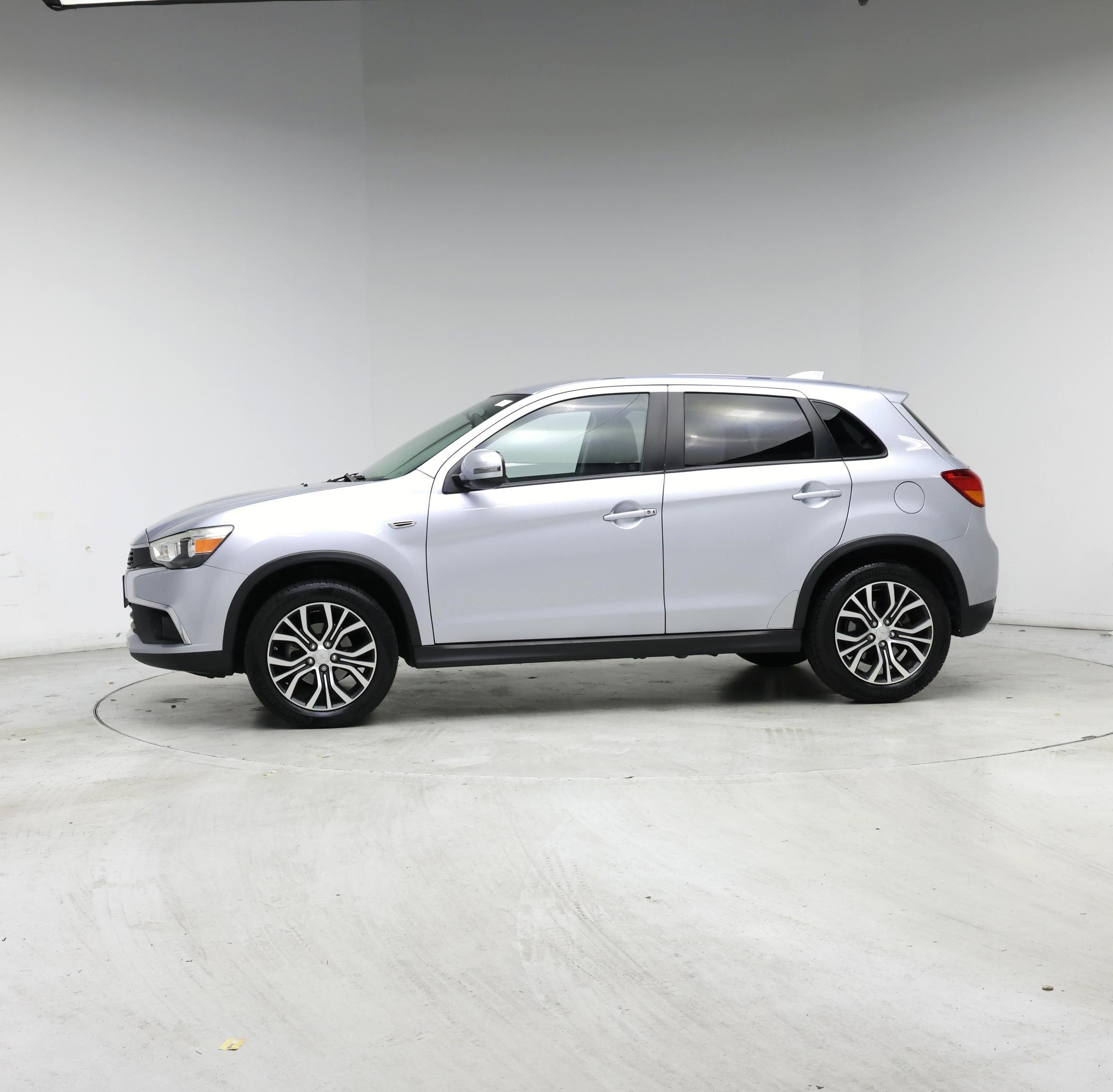 Thumbnail: 2017 Mitsubishi Outlander Sport - 3