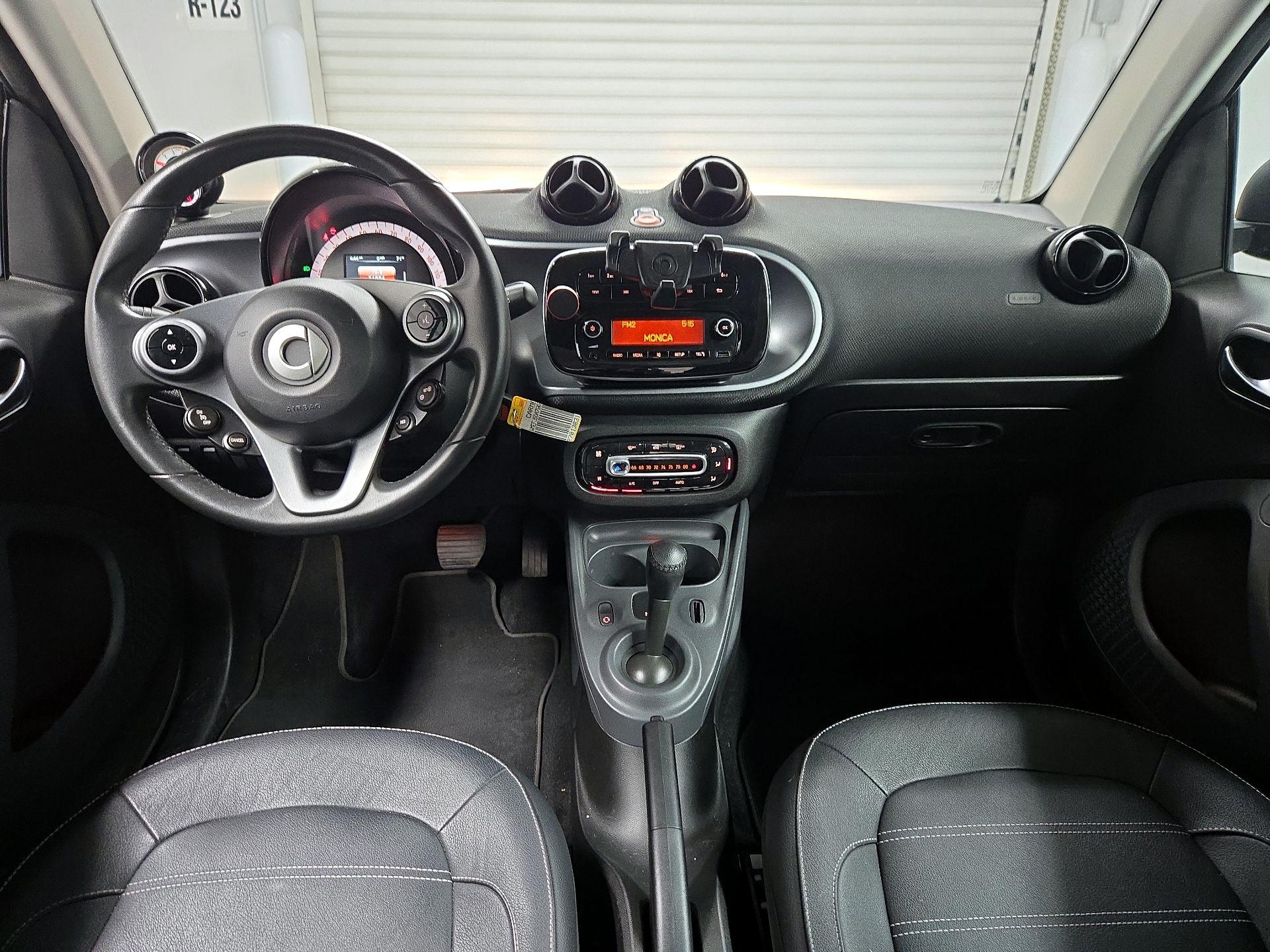 Thumbnail: 2016 smart fortwo - 9