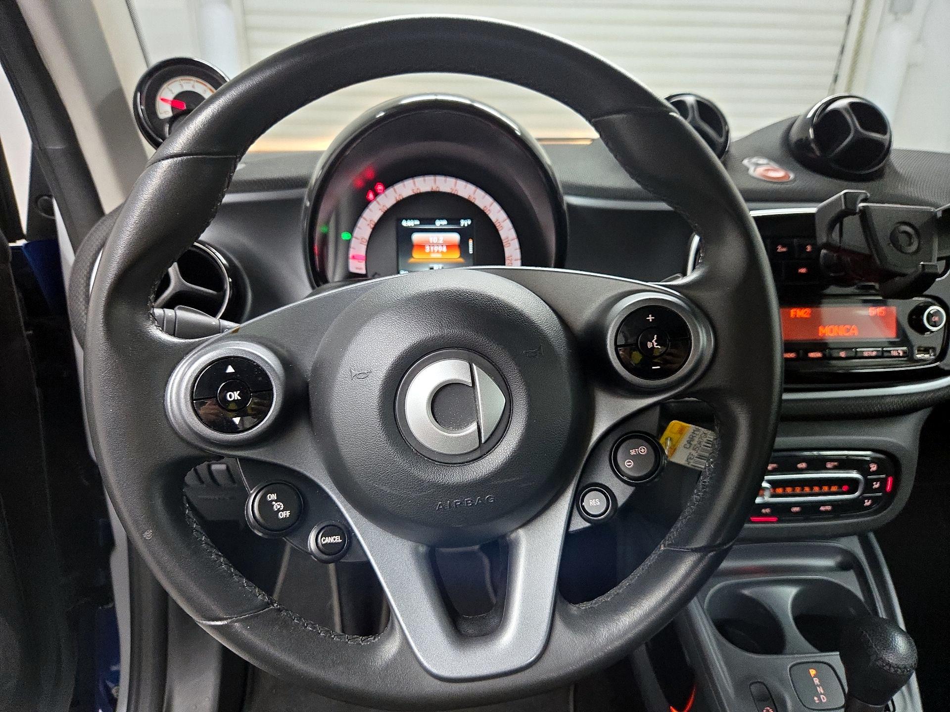 Thumbnail: 2016 smart fortwo - 10