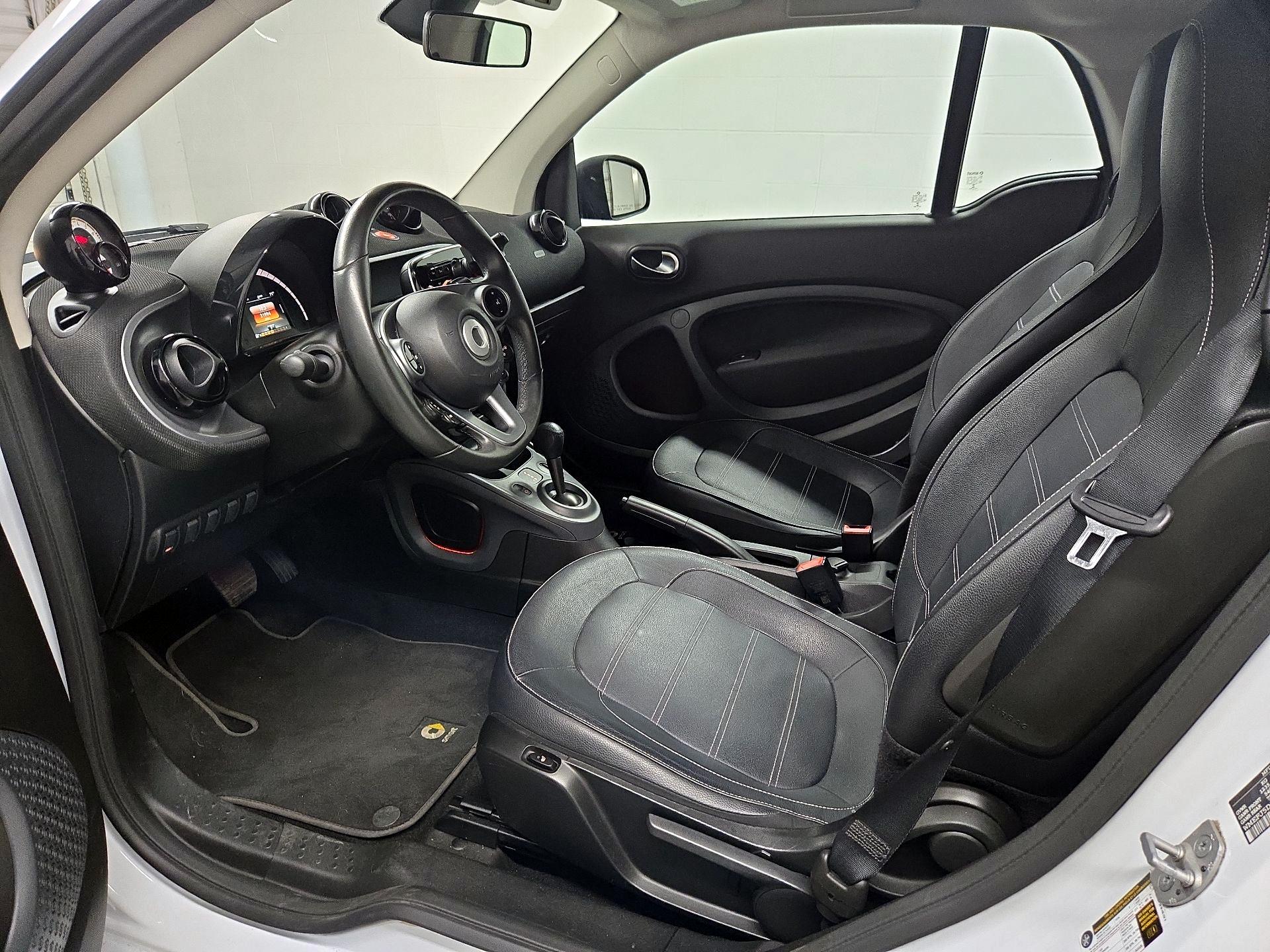 Thumbnail: 2016 smart fortwo - 11
