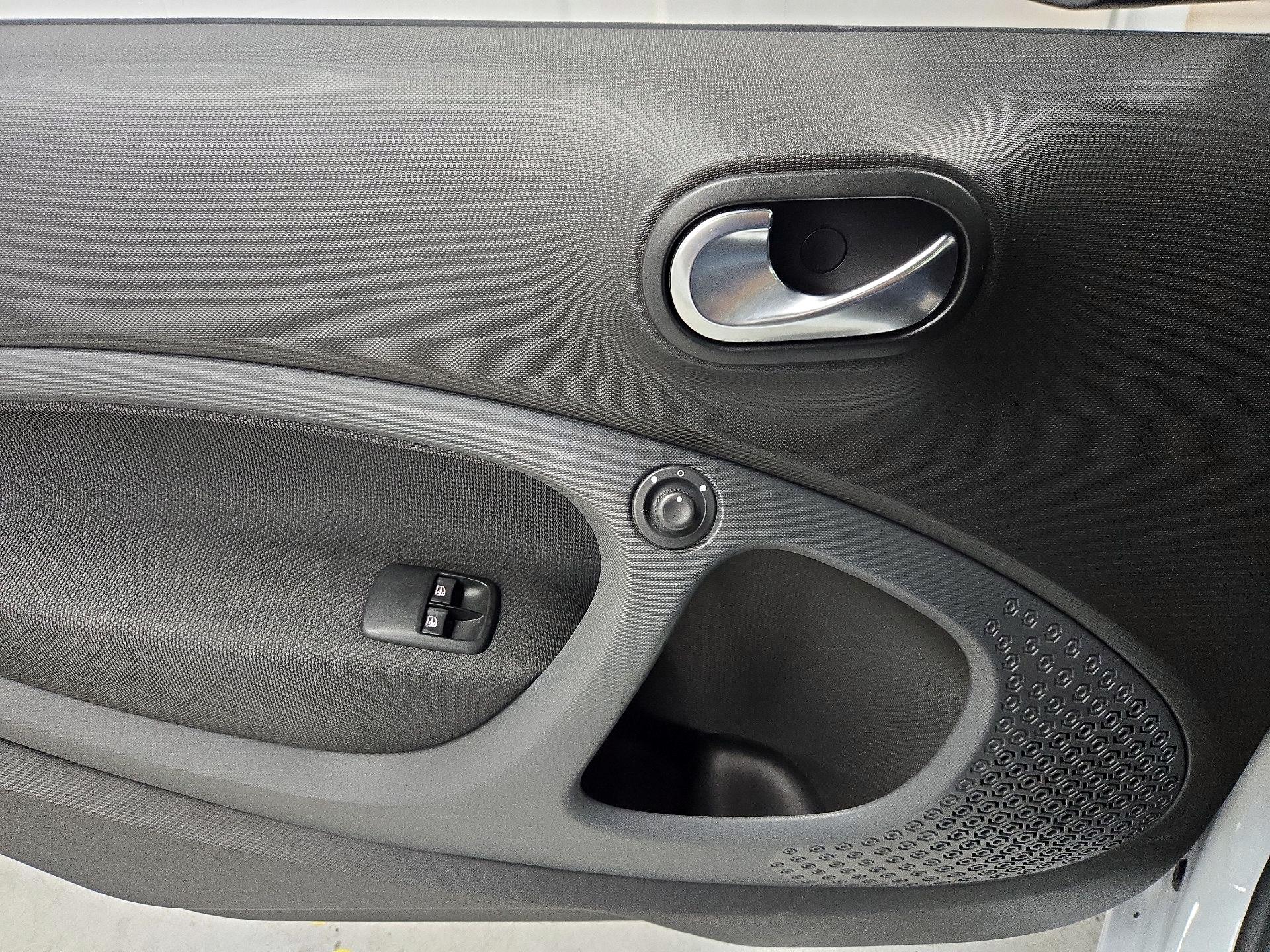 Thumbnail: 2016 smart fortwo - 12