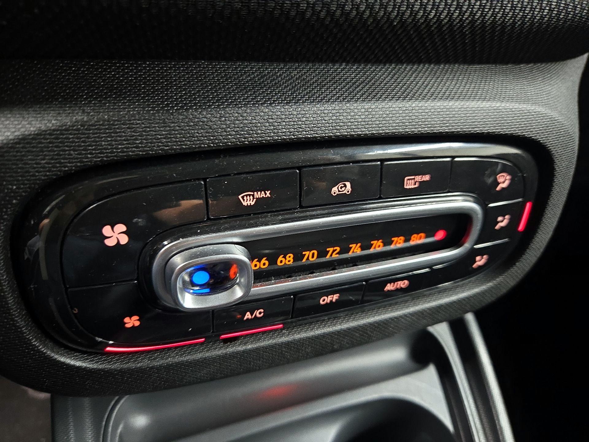 Thumbnail: 2016 smart fortwo - 15