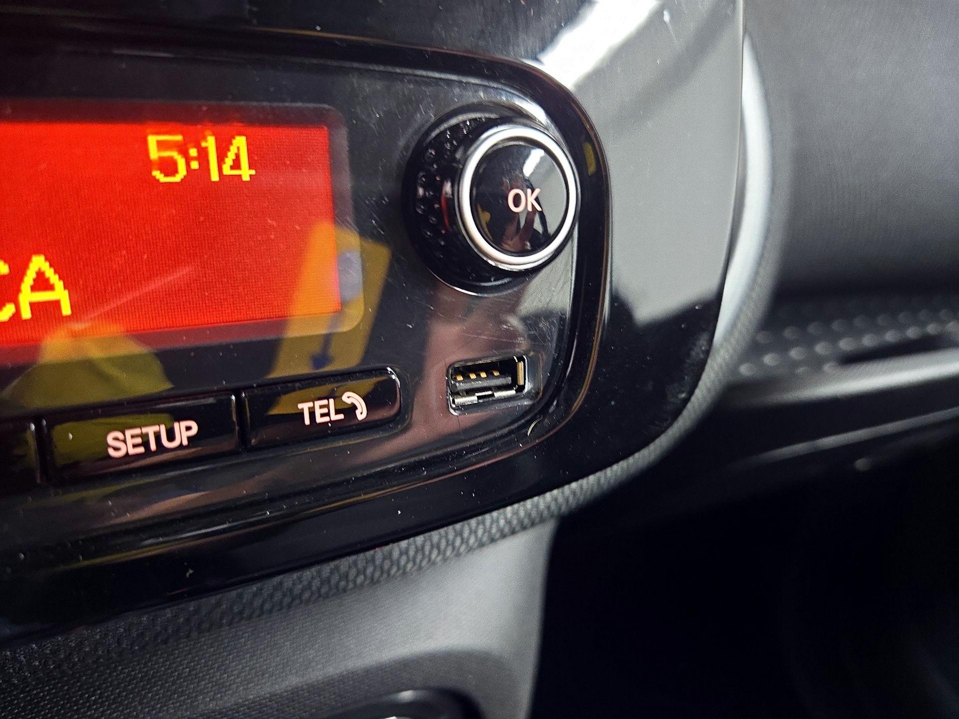 Thumbnail: 2016 smart fortwo - 17