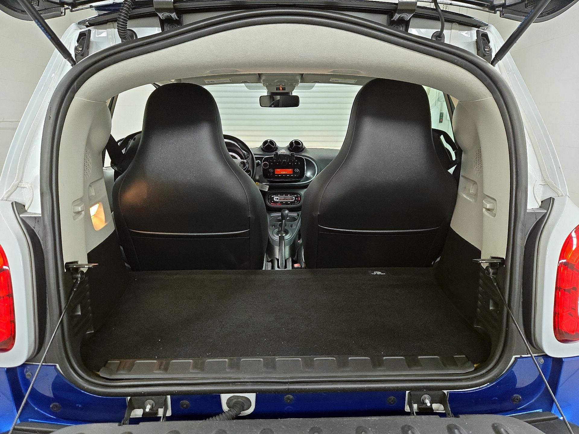 Thumbnail: 2016 smart fortwo - 19