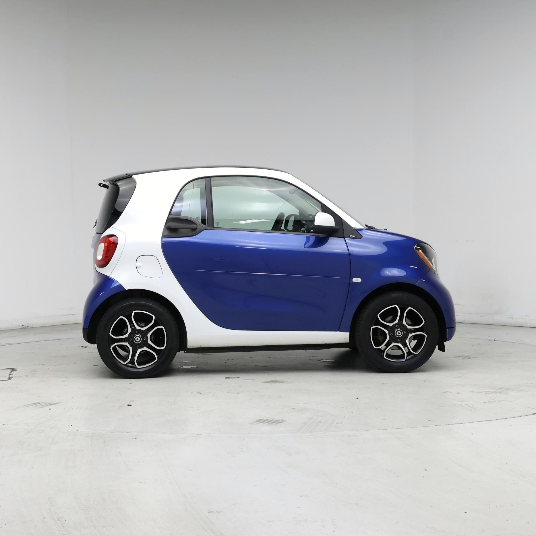 Thumbnail: 2016 smart fortwo - 3