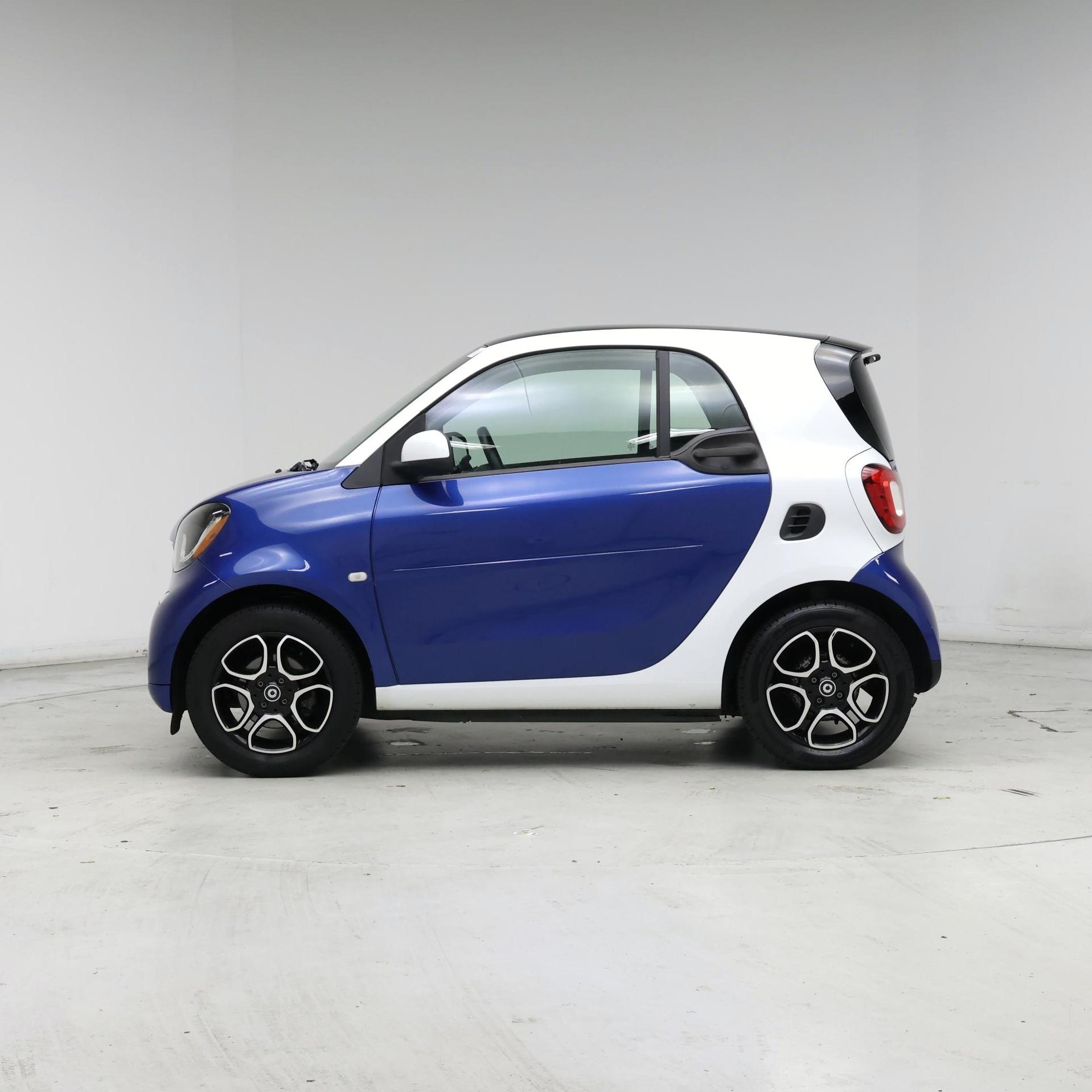 Thumbnail: 2016 smart fortwo - 7