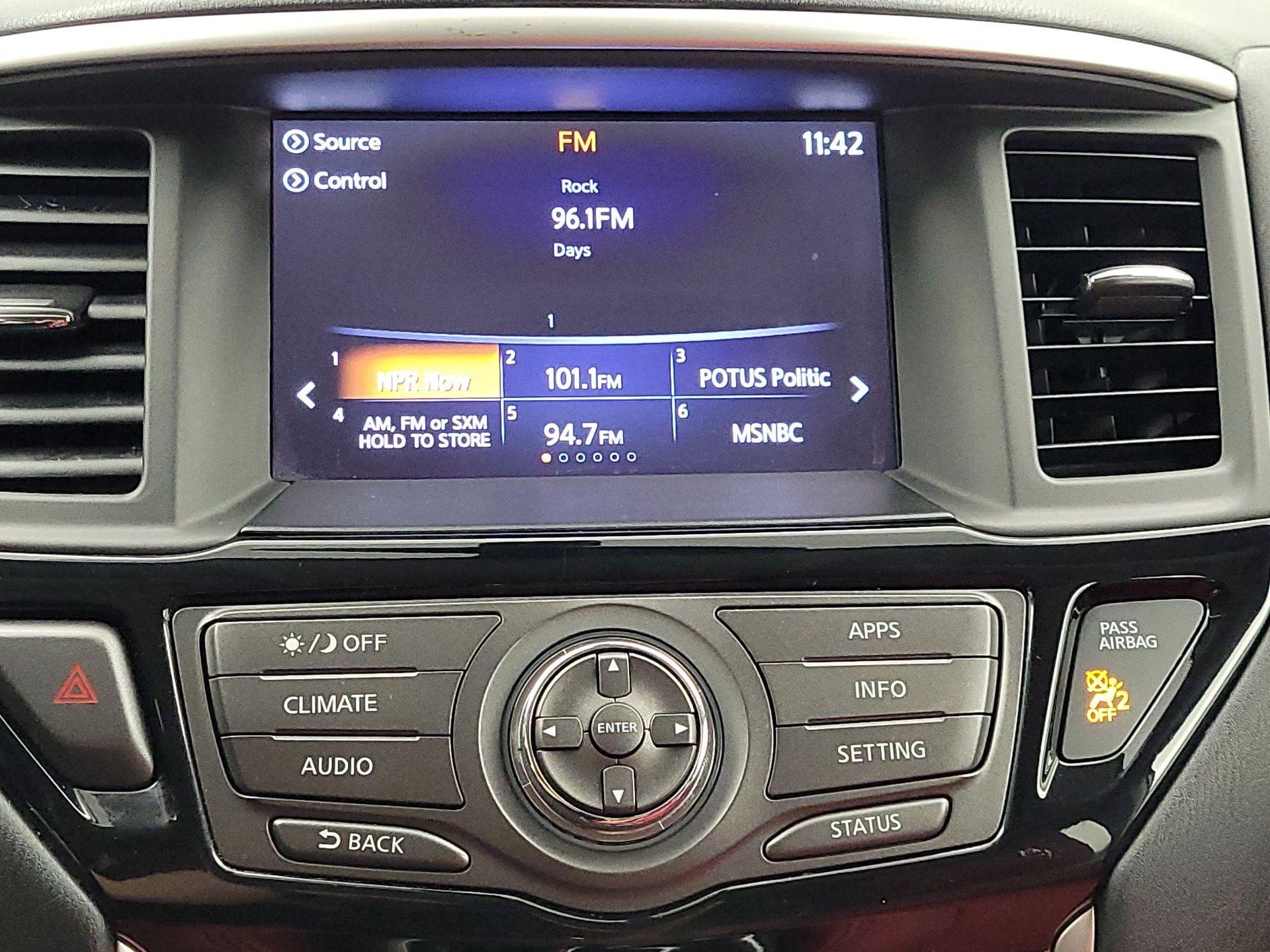 Thumbnail: 2017 Nissan Pathfinder - 15