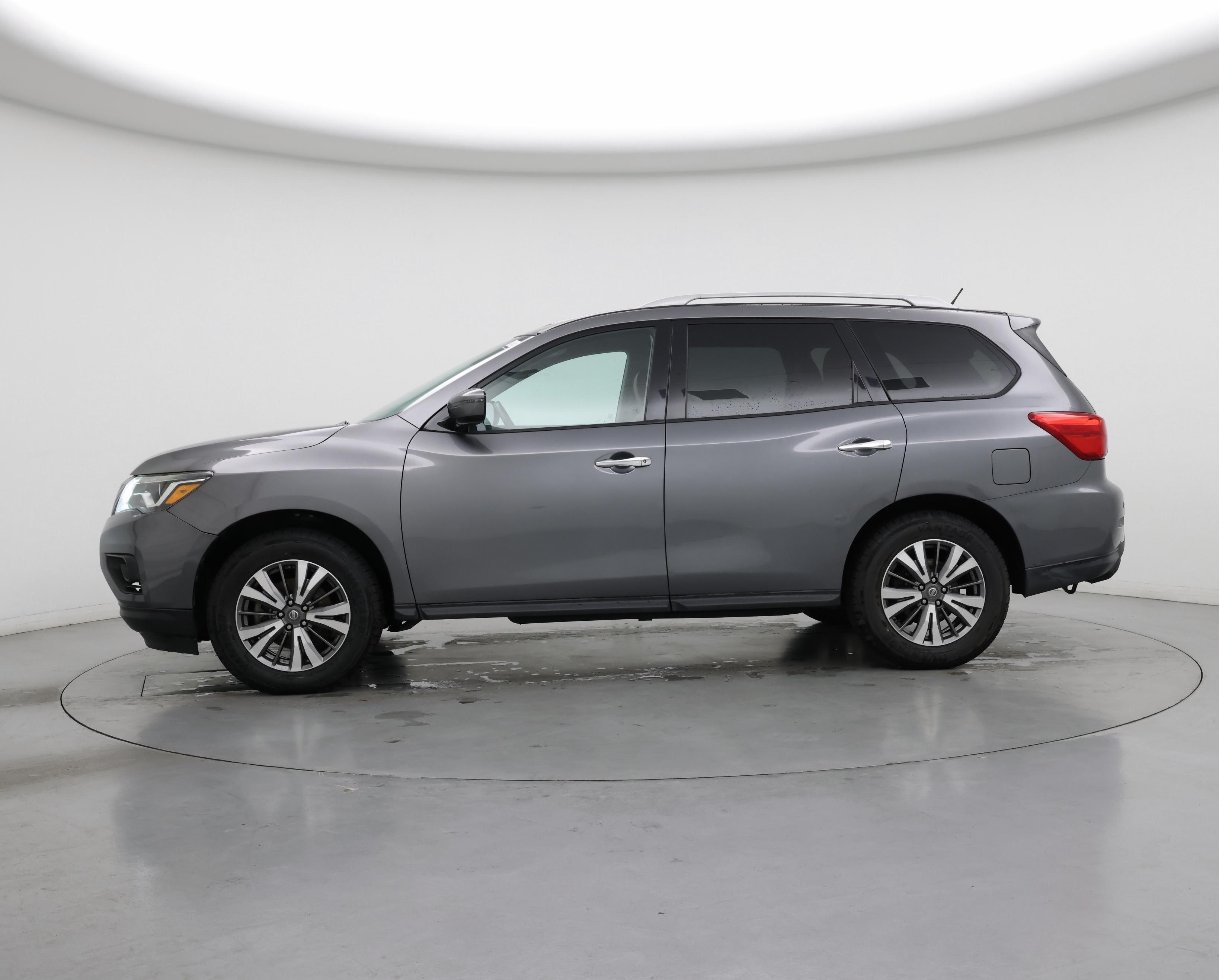 Thumbnail: 2017 Nissan Pathfinder - 3
