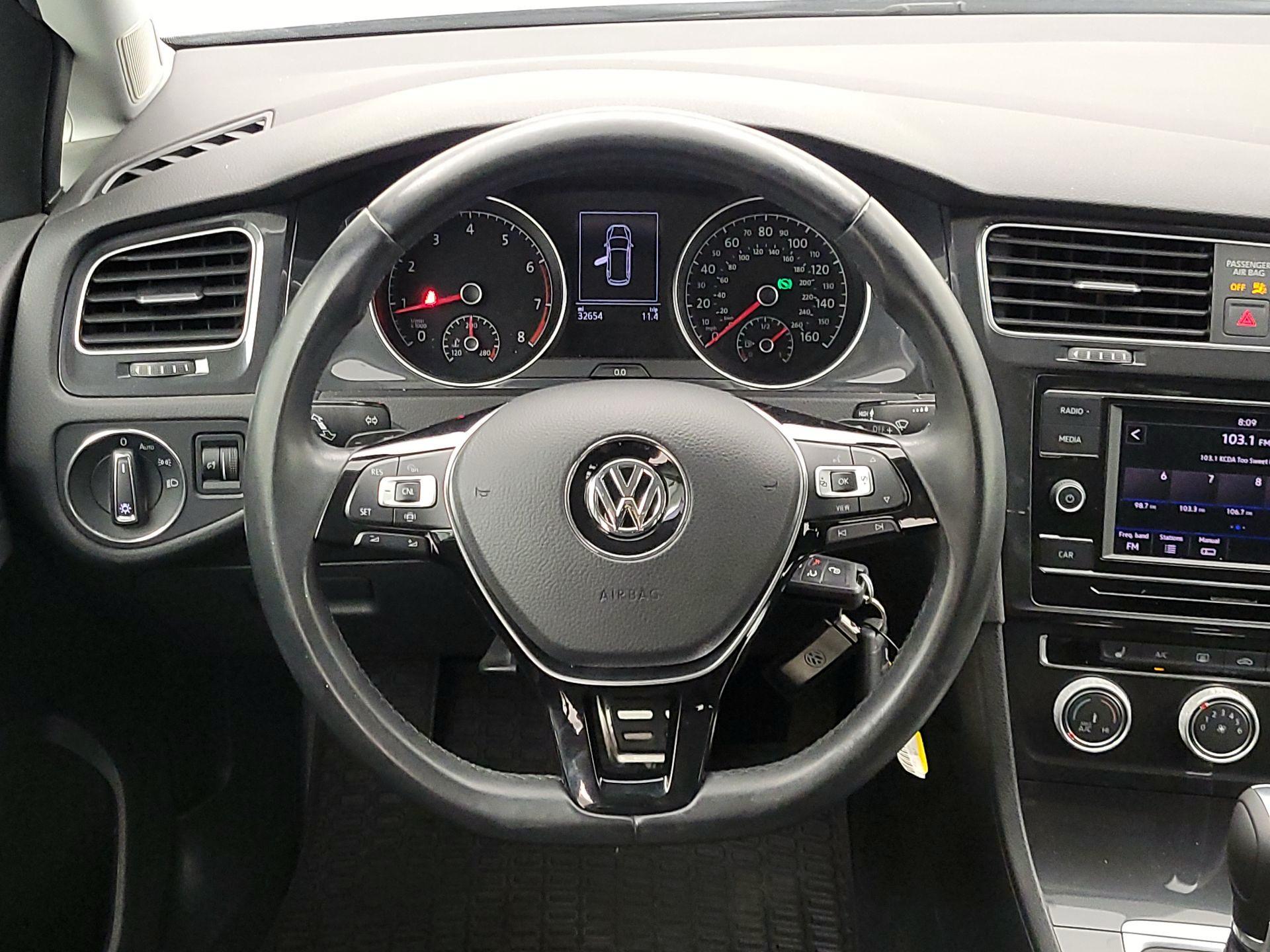 Thumbnail: 2019 Volkswagen Golf - 10