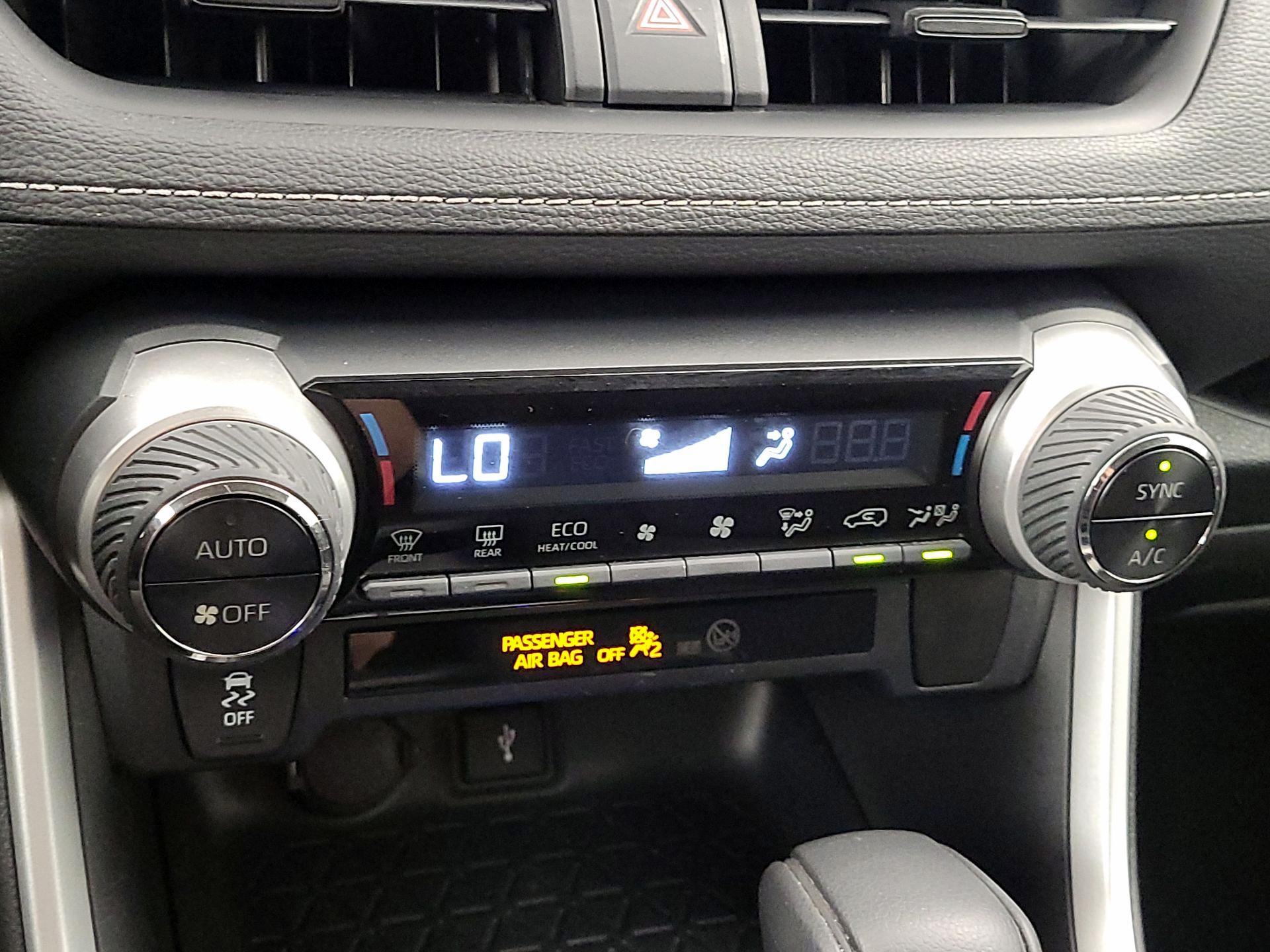 Thumbnail: 2020 Toyota RAV4 - 16