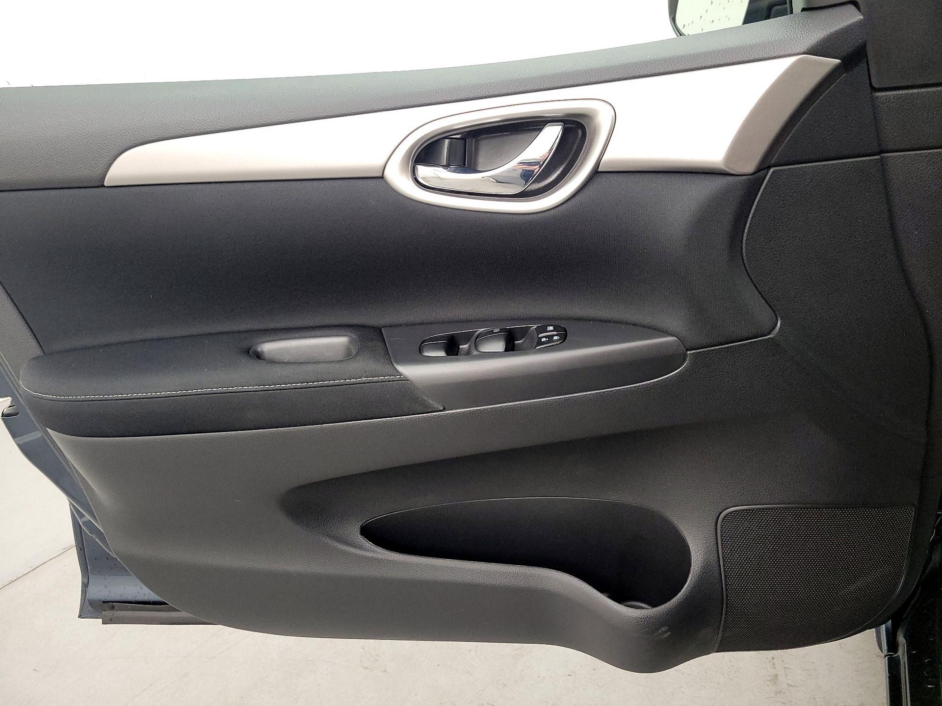 Thumbnail: 2015 Nissan Sentra - 12
