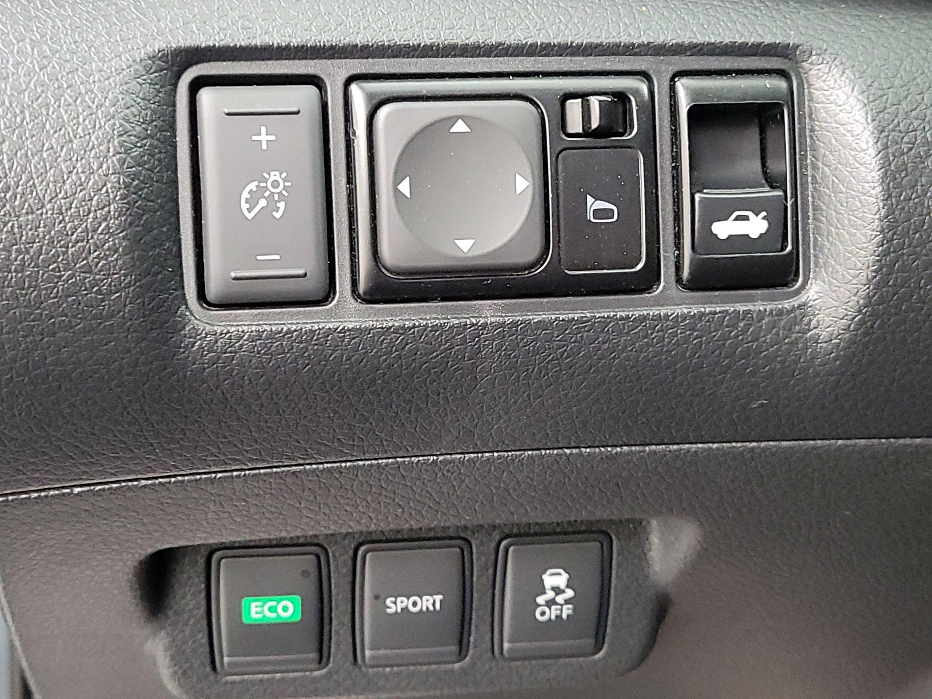 Thumbnail: 2015 Nissan Sentra - 13