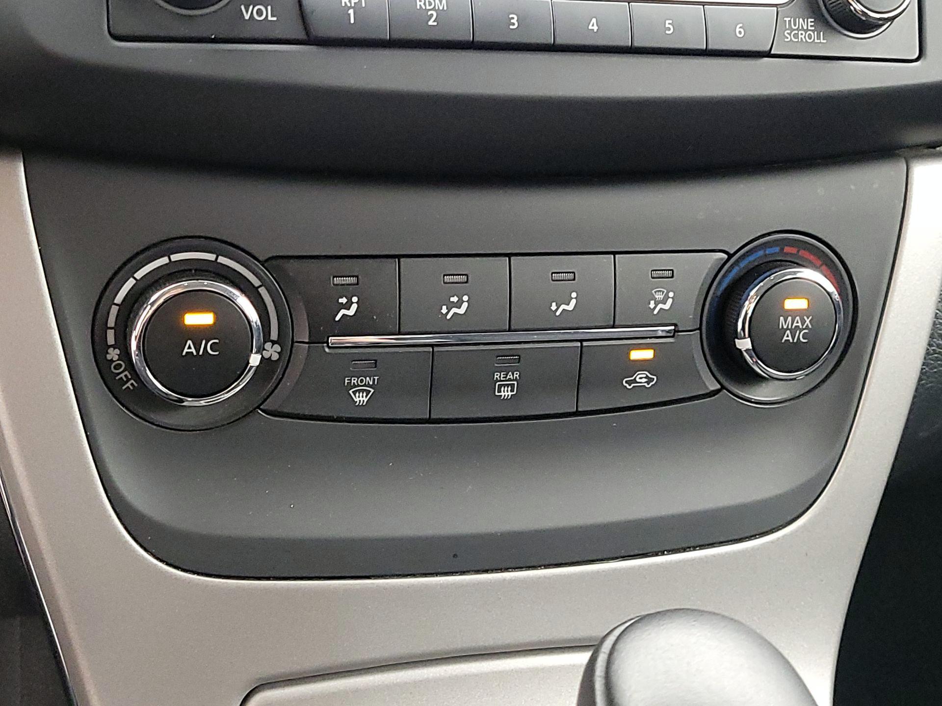 Thumbnail: 2015 Nissan Sentra - 16