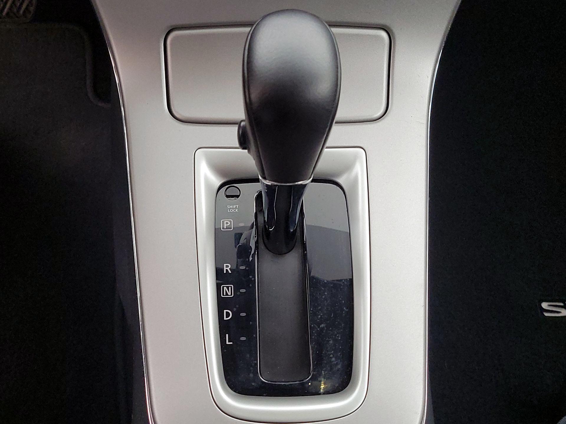 Thumbnail: 2015 Nissan Sentra - 17