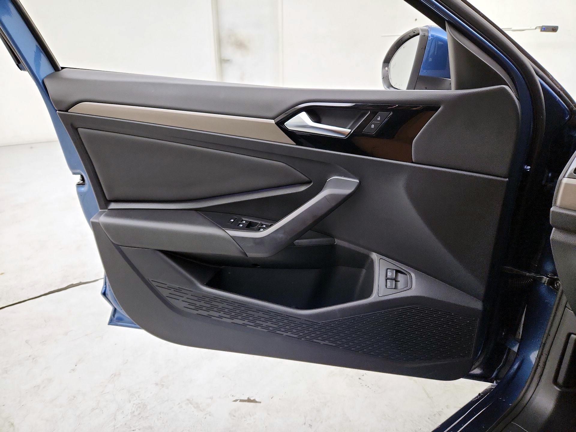 Thumbnail: 2021 Volkswagen Jetta - 12