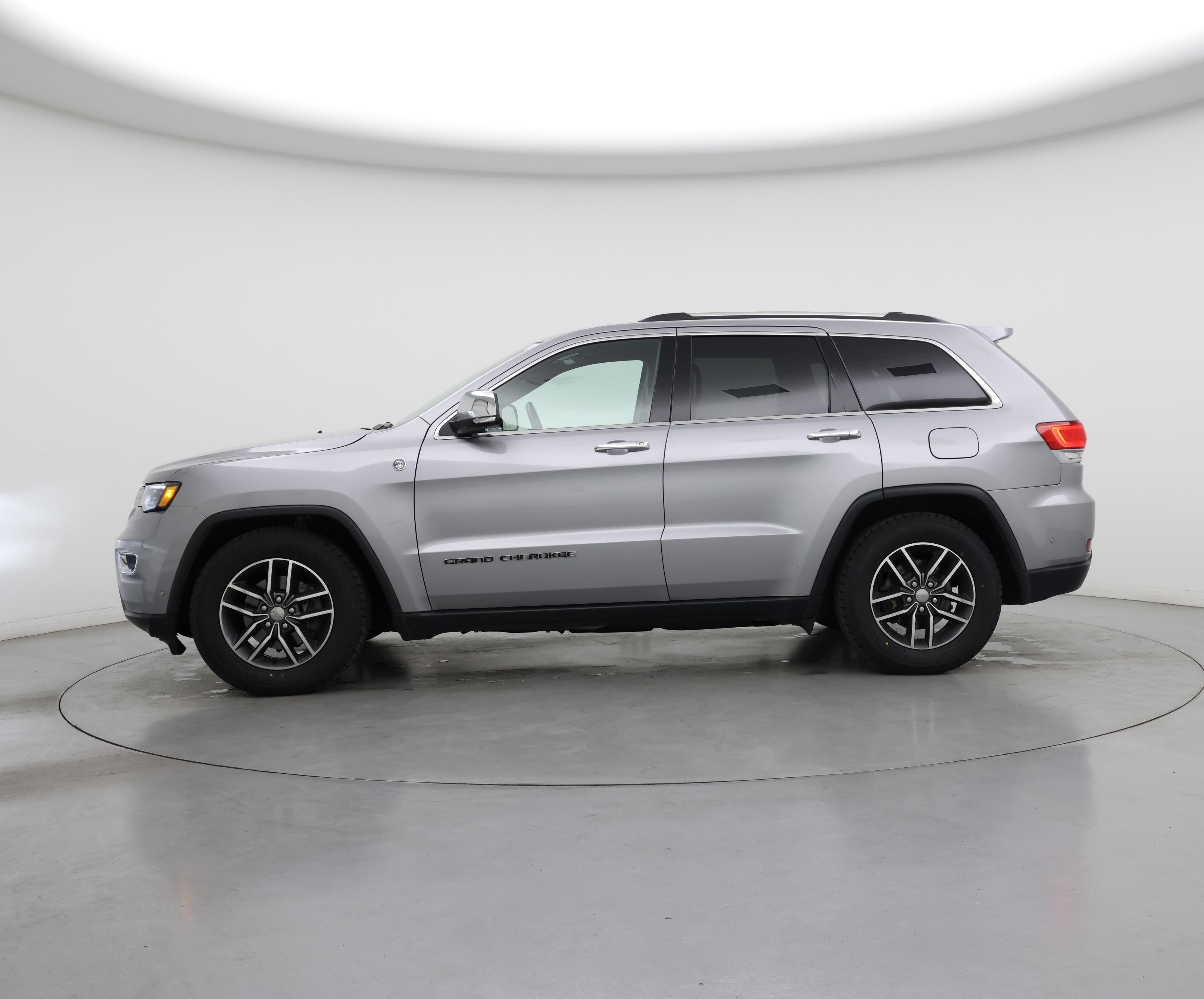 Thumbnail: 2018 Jeep Grand Cherokee - 3