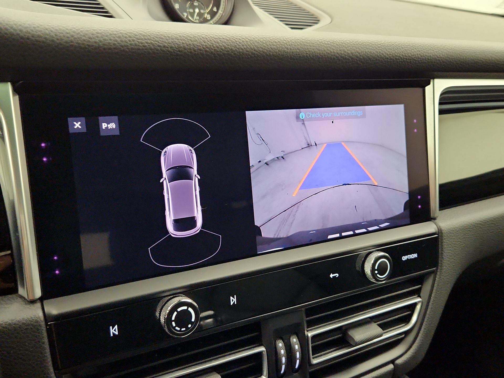 Thumbnail: 2022 Porsche Macan - 15