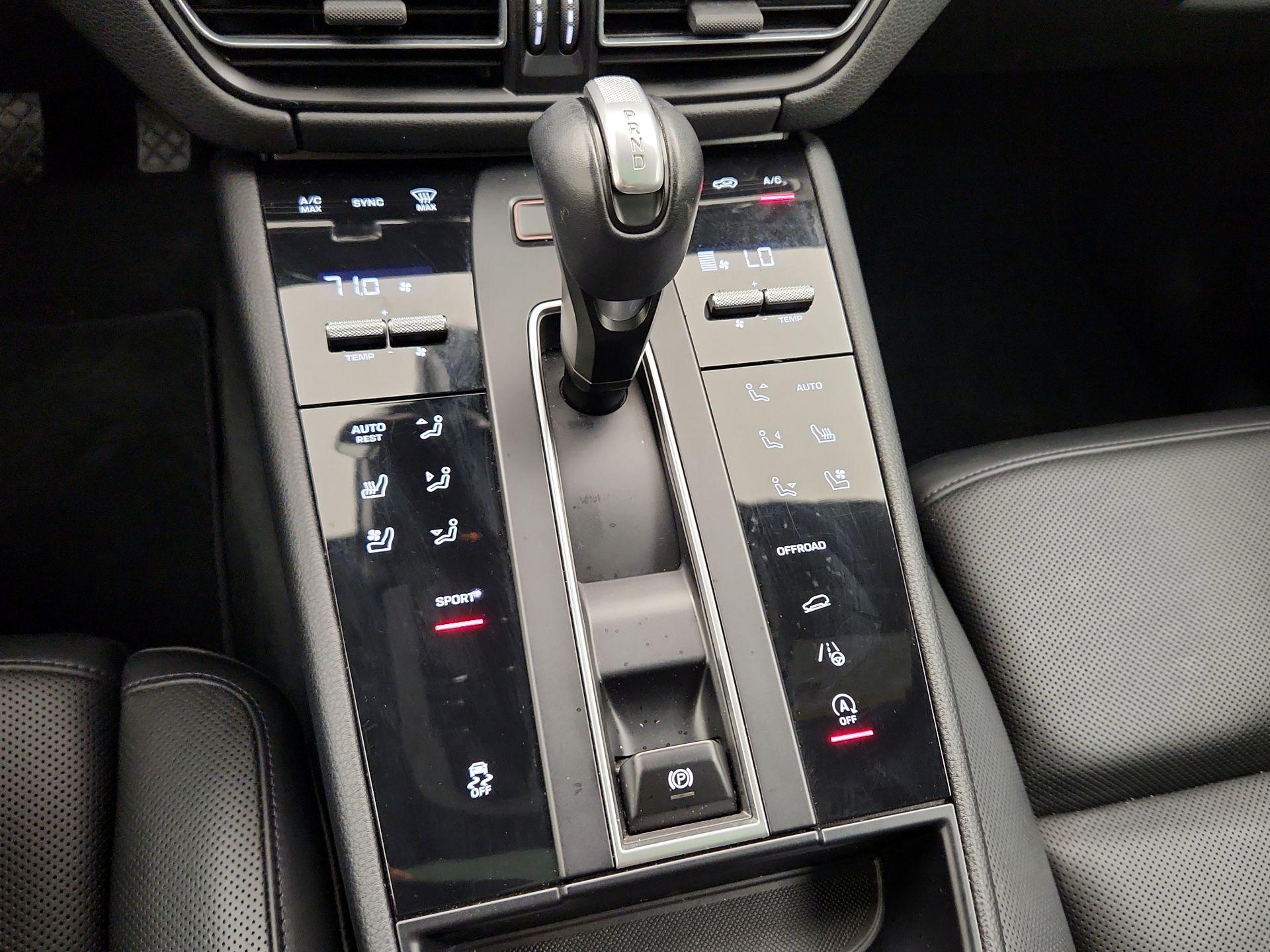 Thumbnail: 2022 Porsche Macan - 18
