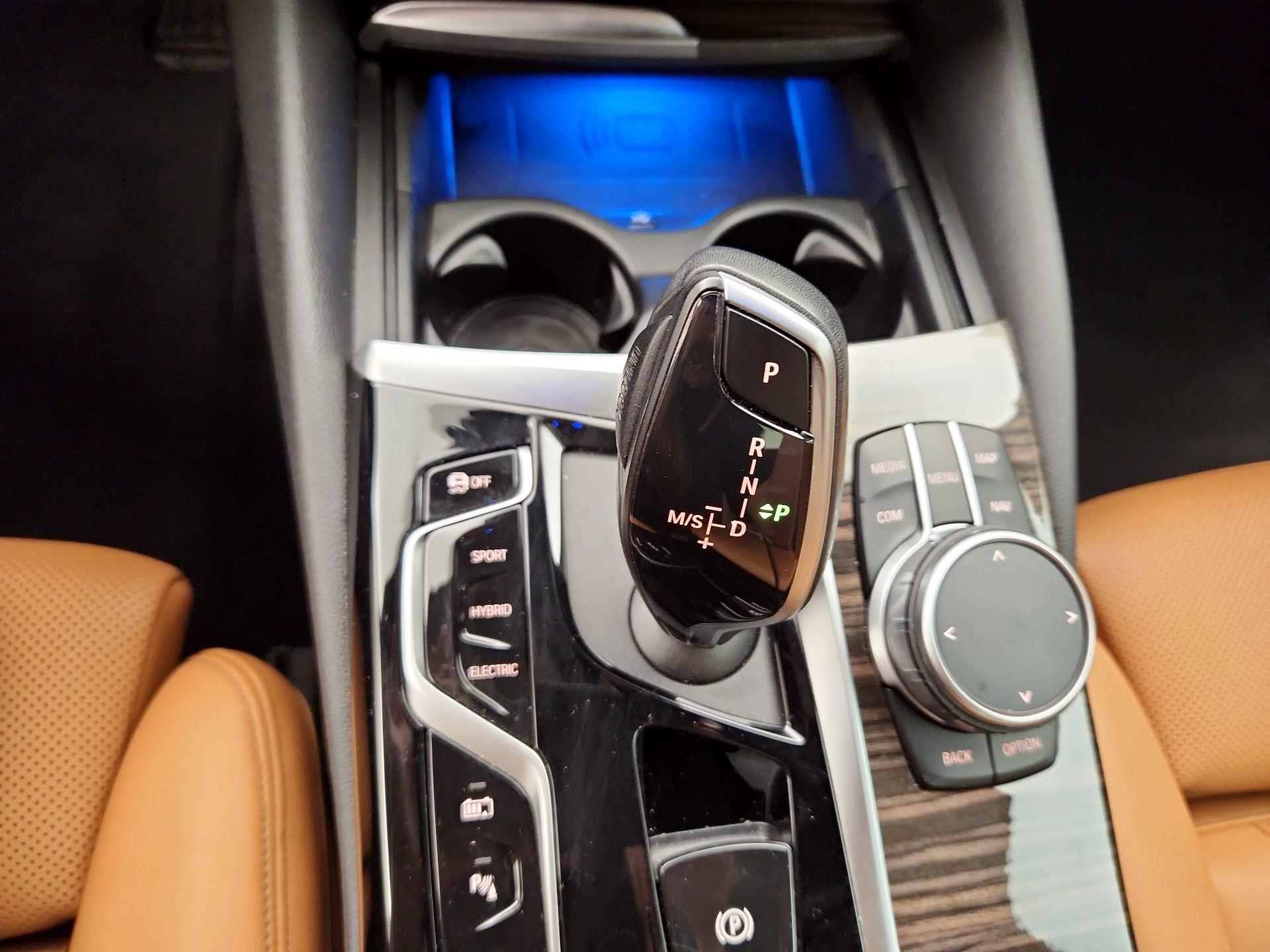 Thumbnail: 2021 BMW 5 Series - 18