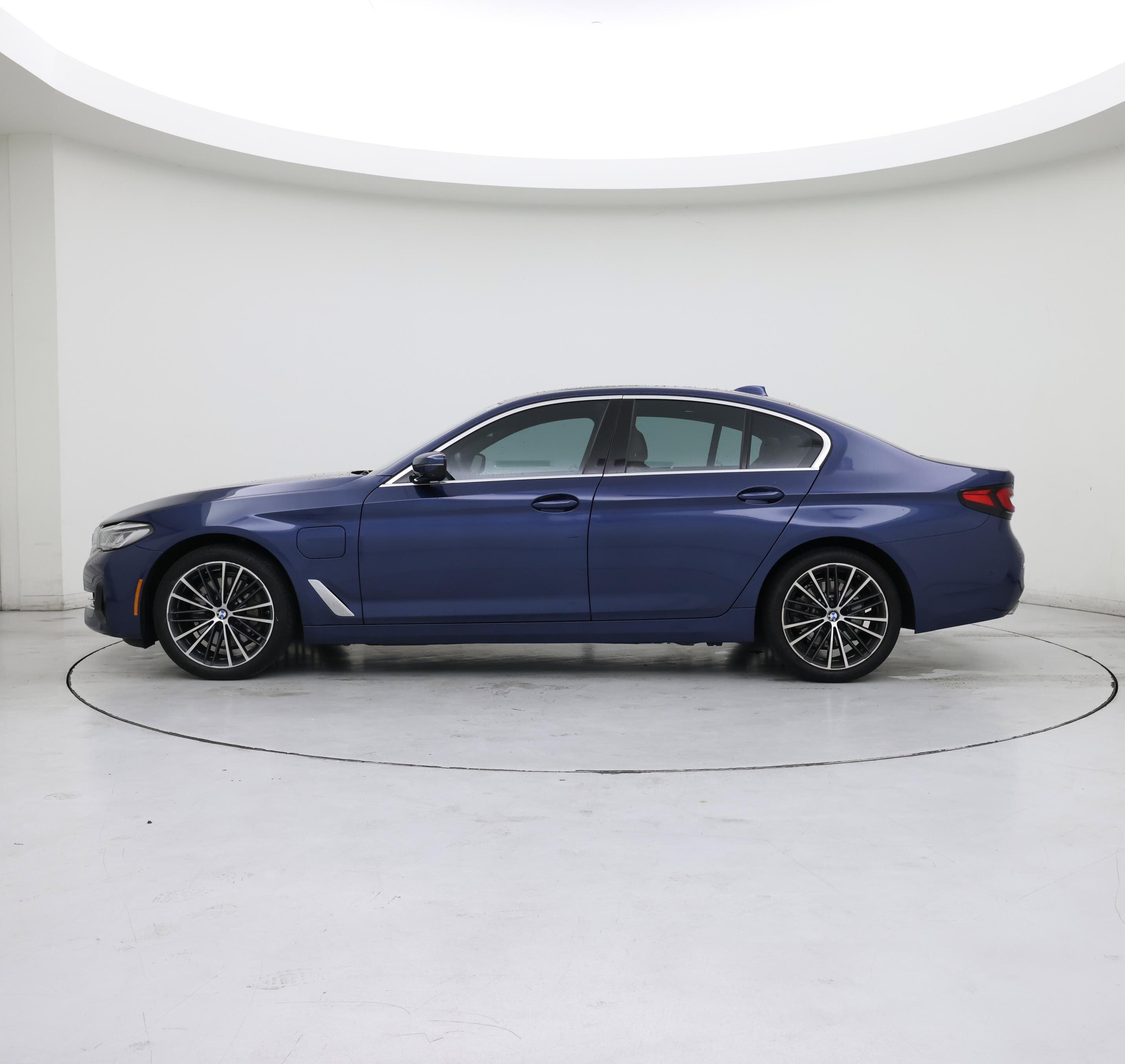 Thumbnail: 2021 BMW 5 Series - 3