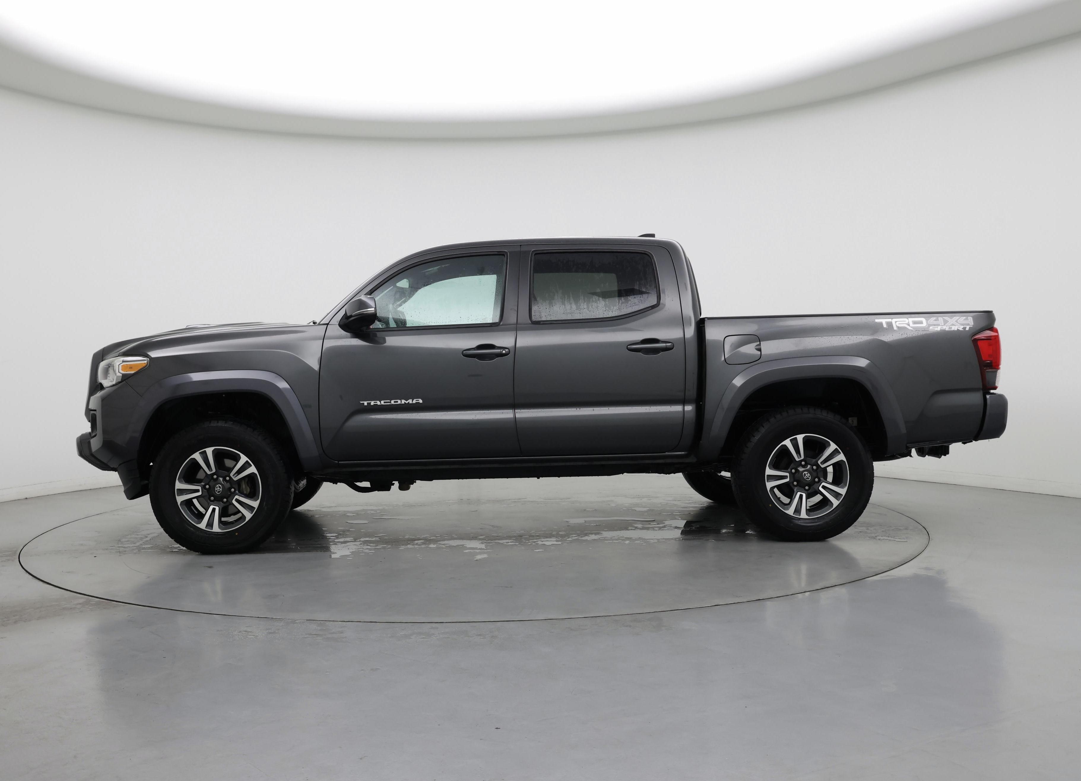 Thumbnail: 2018 Toyota Tacoma - 3