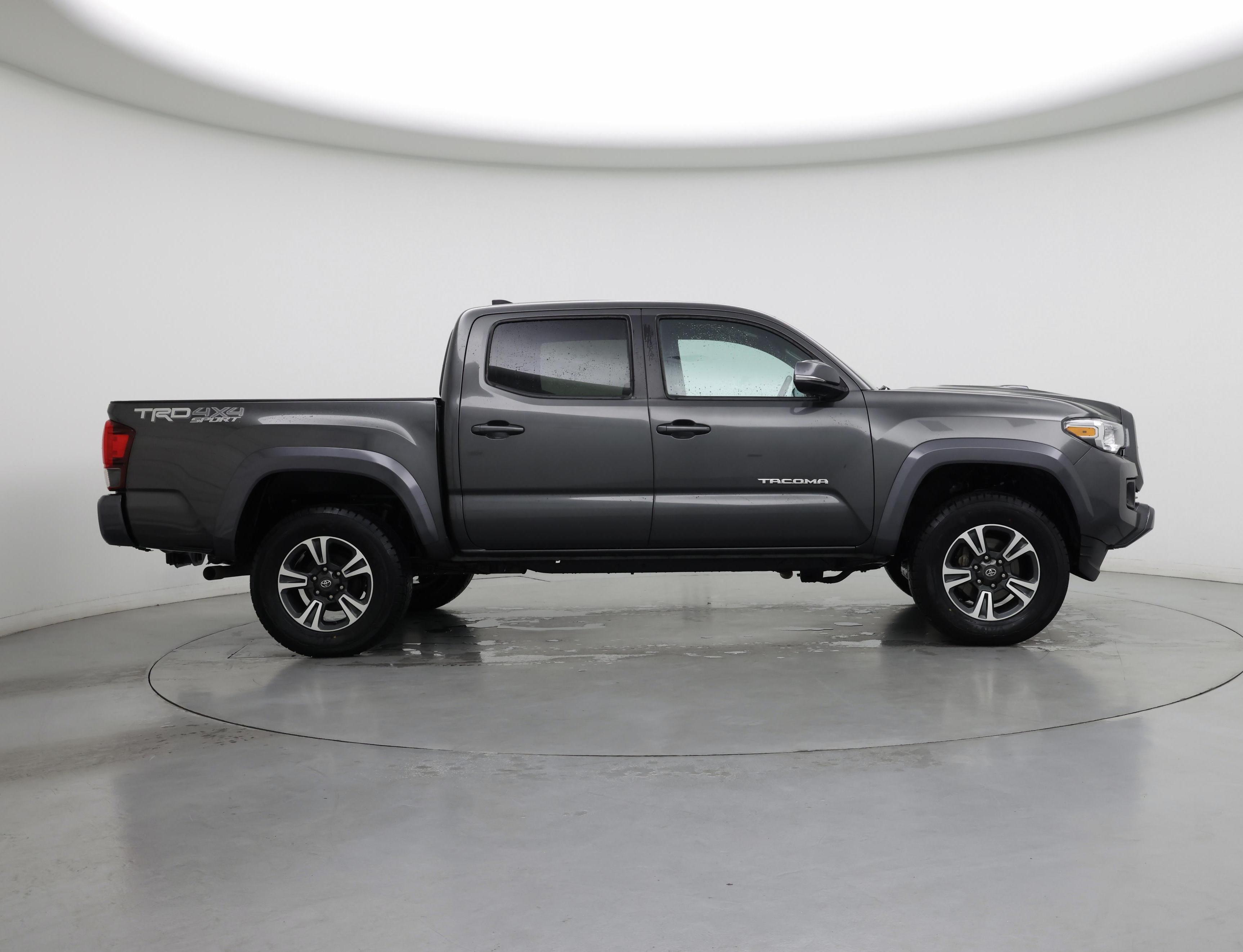 Thumbnail: 2018 Toyota Tacoma - 7
