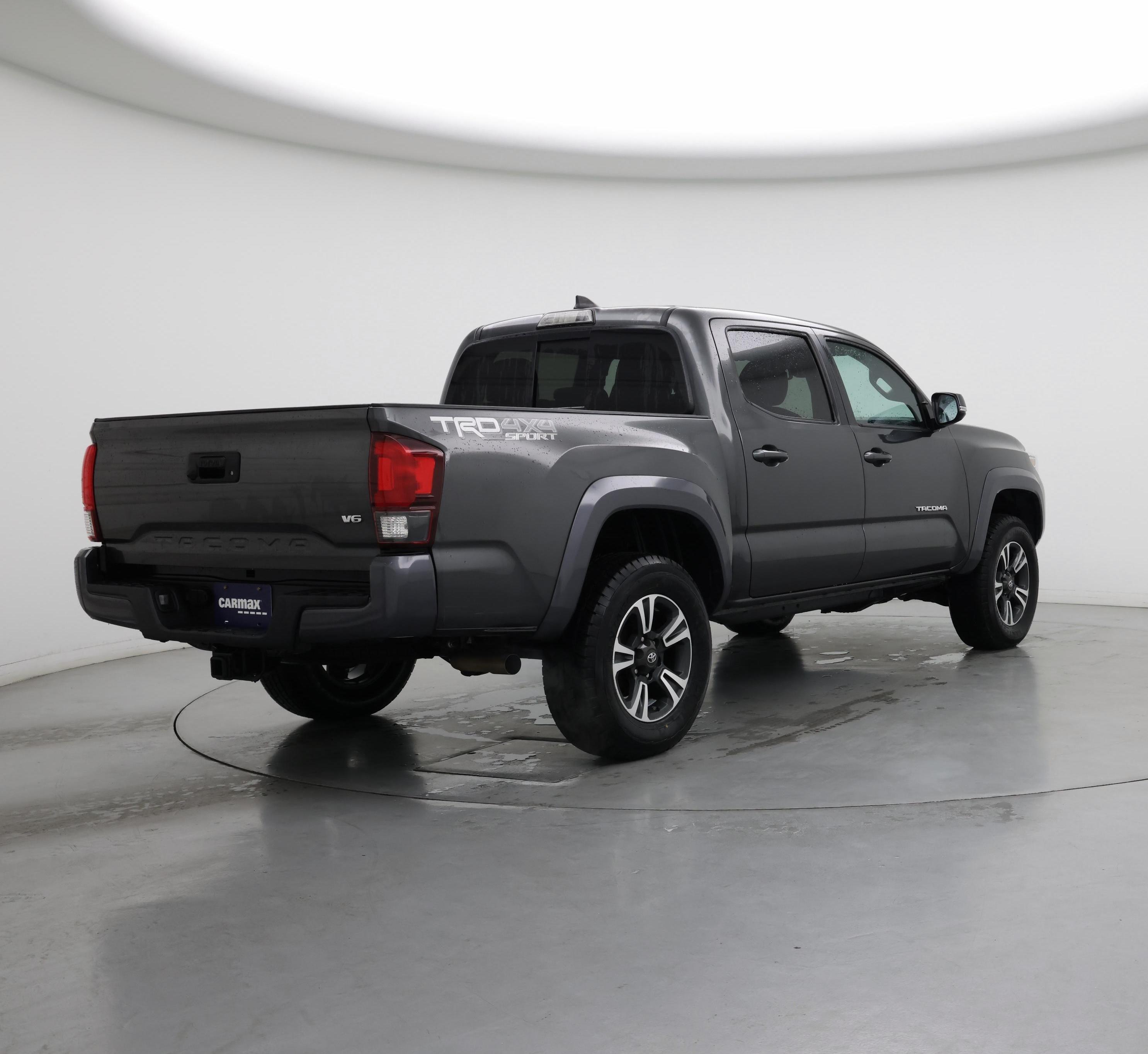 Thumbnail: 2018 Toyota Tacoma - 8