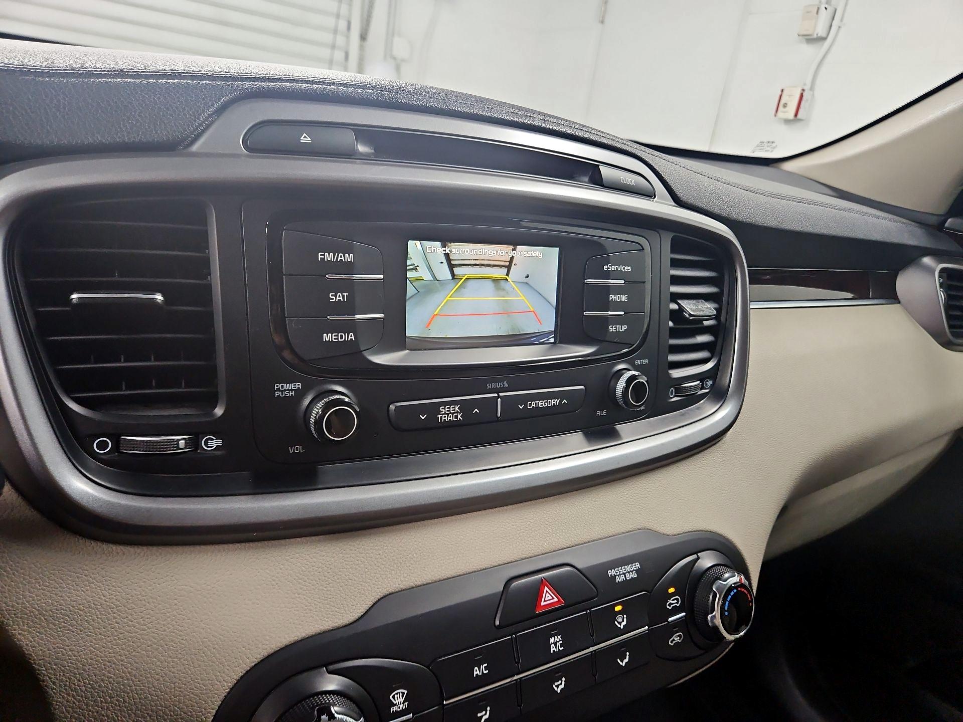 Thumbnail: 2016 Kia Sorento - 14
