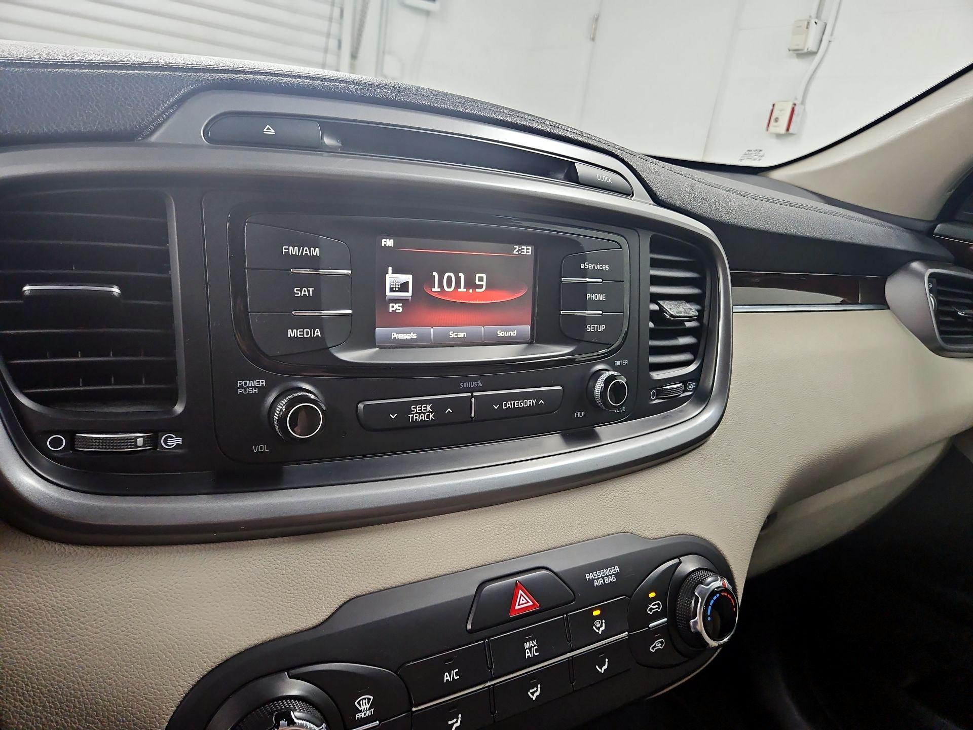 Thumbnail: 2016 Kia Sorento - 15