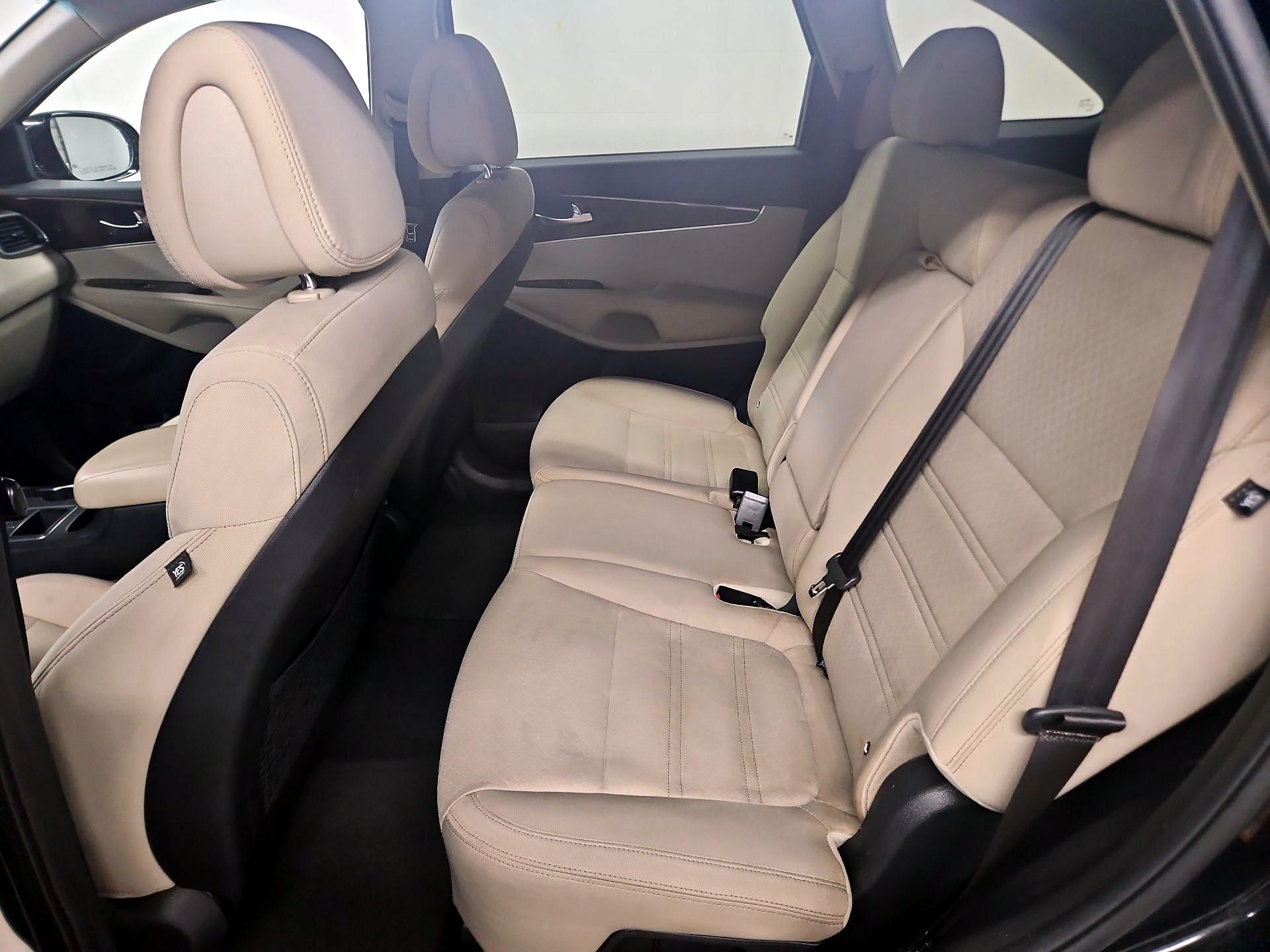 Thumbnail: 2016 Kia Sorento - 19
