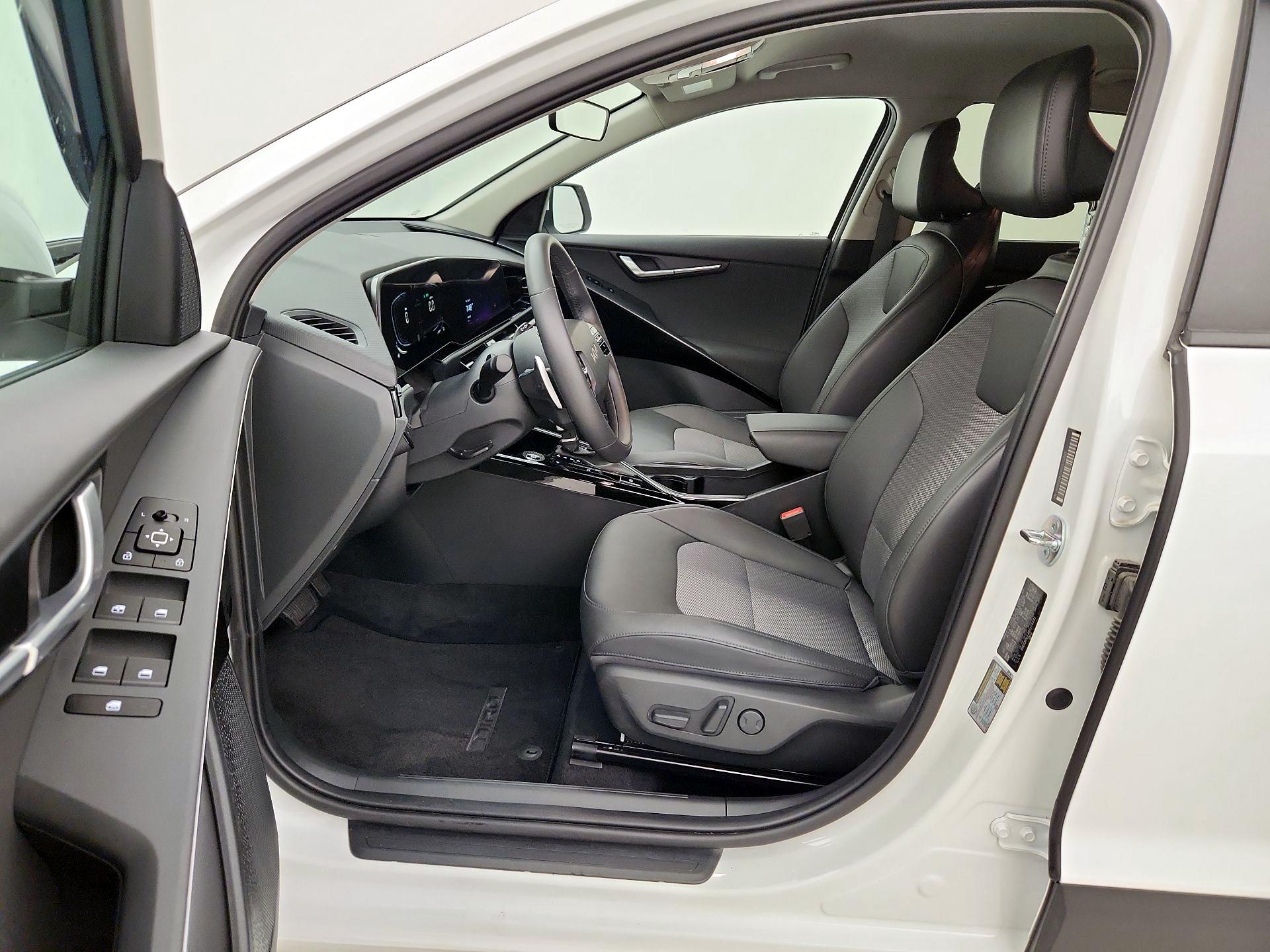 Thumbnail: 2024 Kia Niro - 11