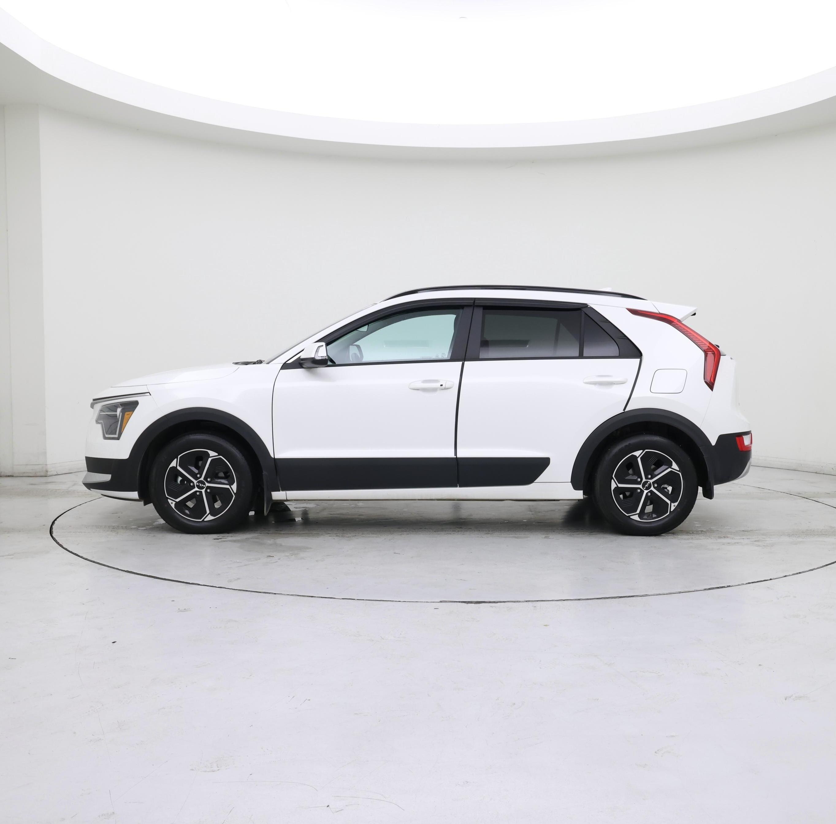 Thumbnail: 2024 Kia Niro - 3