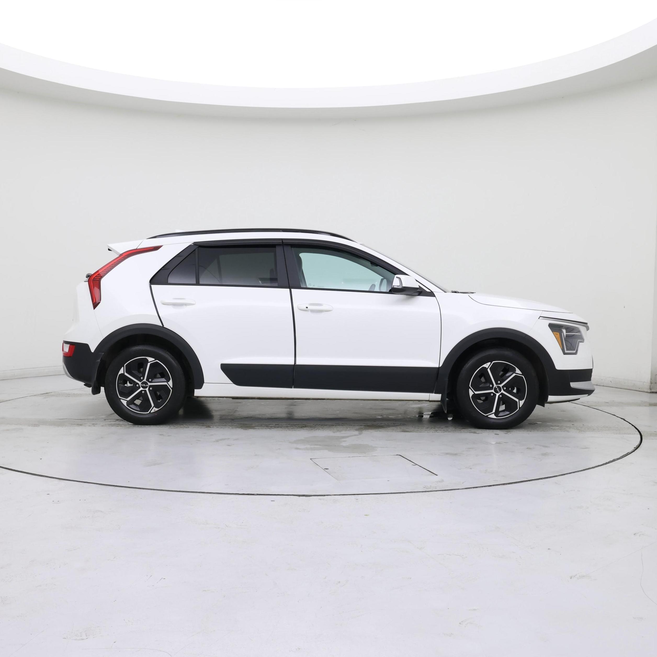 Thumbnail: 2024 Kia Niro - 7