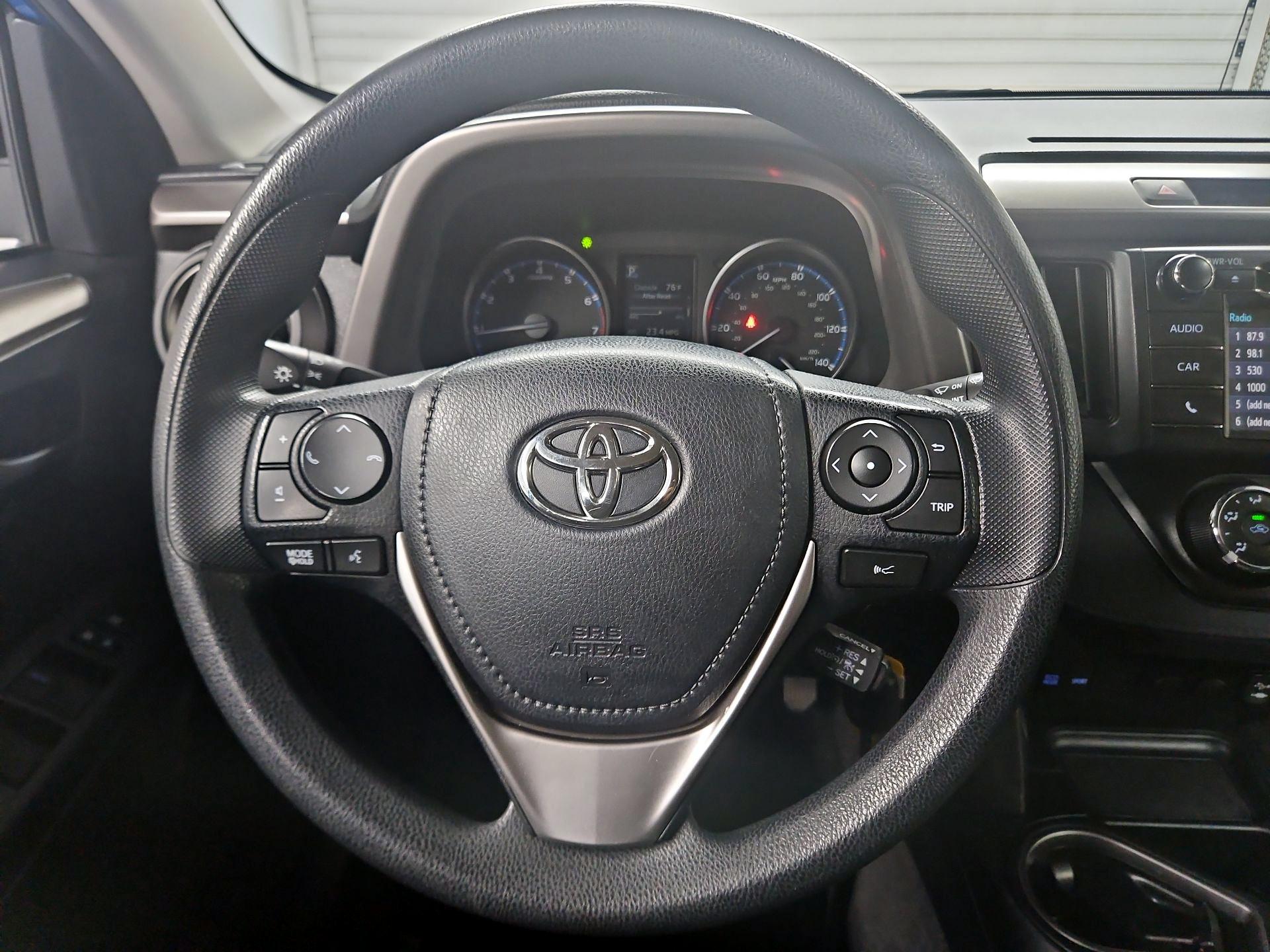 Thumbnail: 2018 Toyota RAV4 - 10