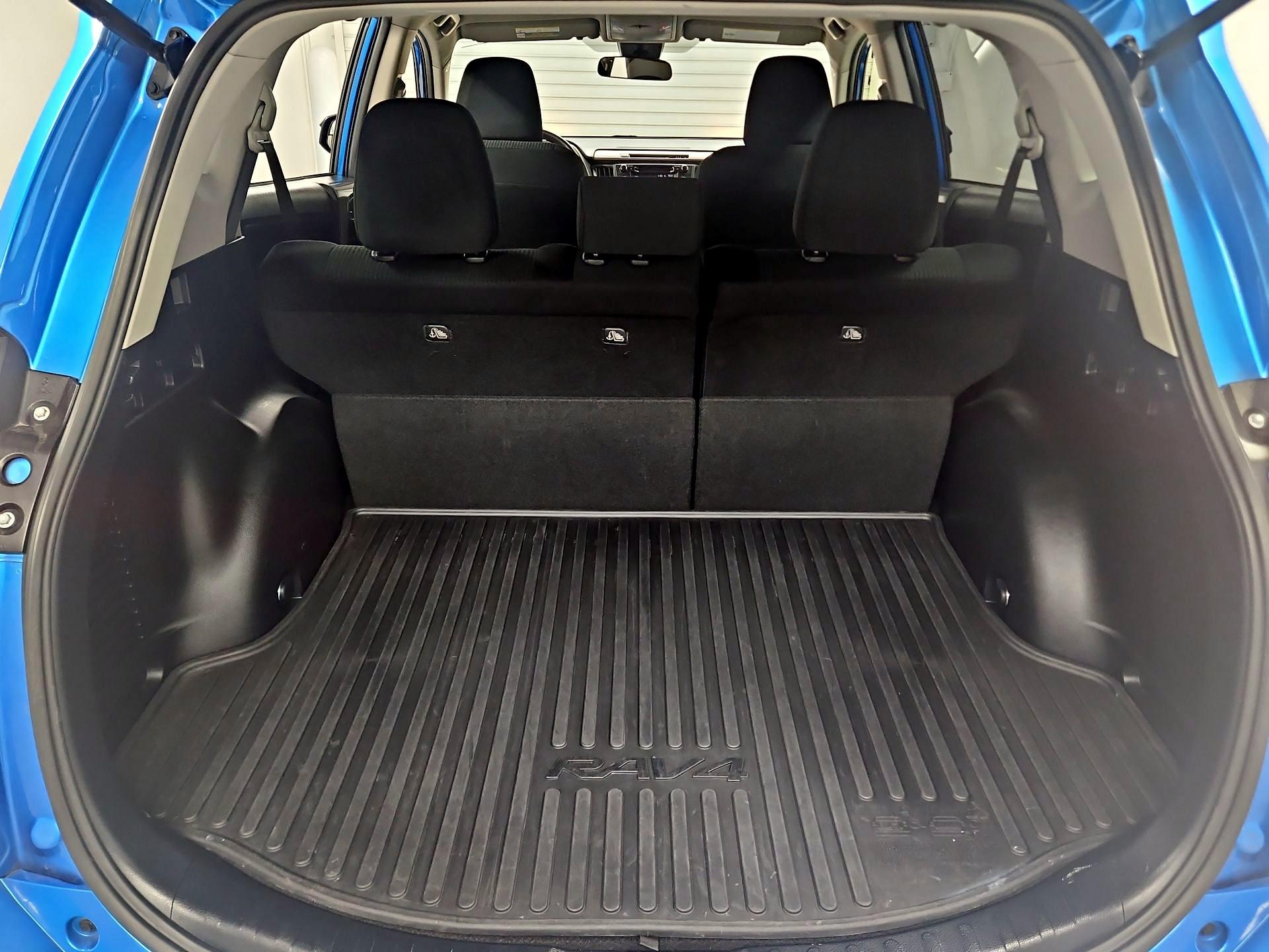 Thumbnail: 2018 Toyota RAV4 - 20
