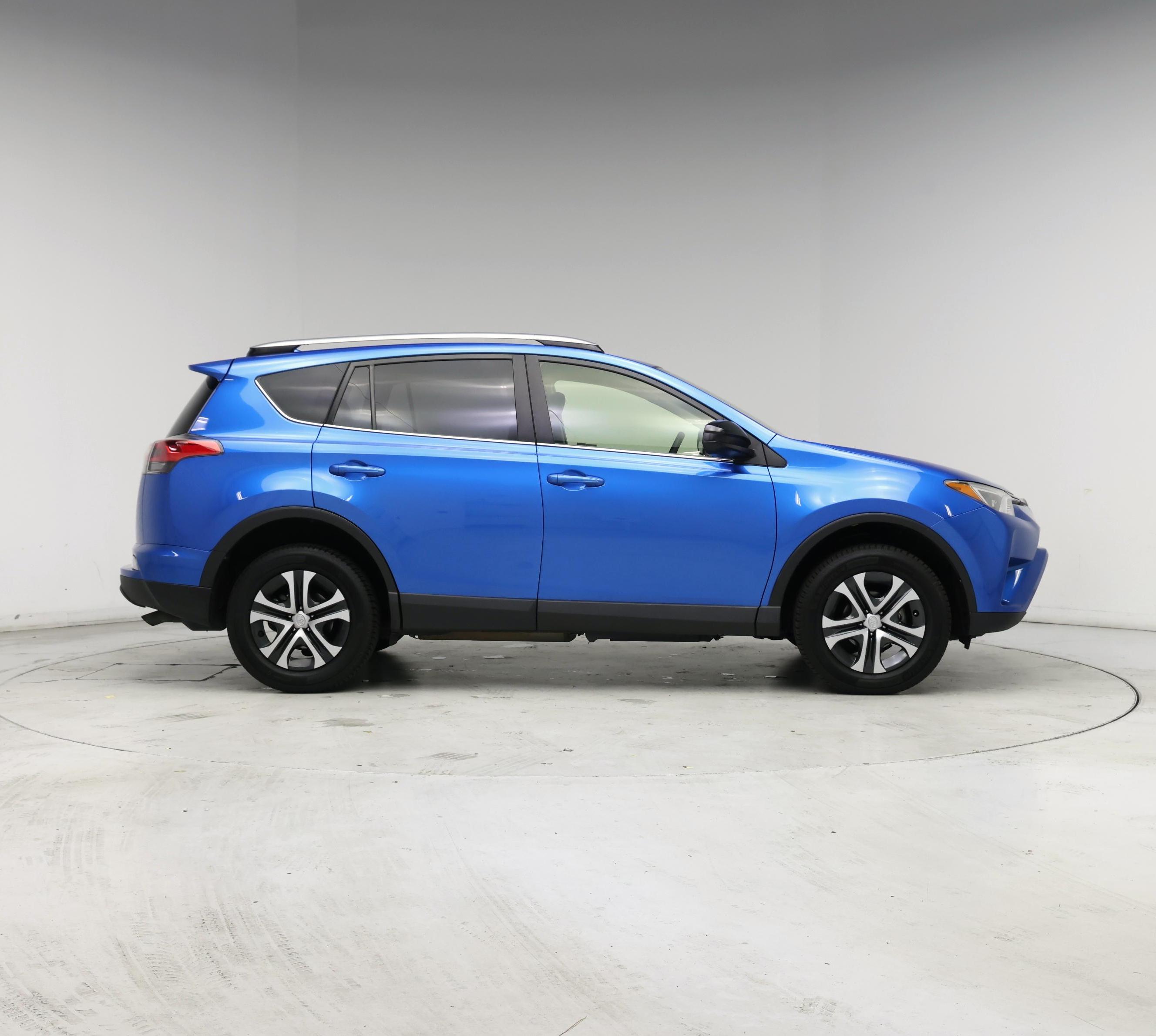 Thumbnail: 2018 Toyota RAV4 - 7