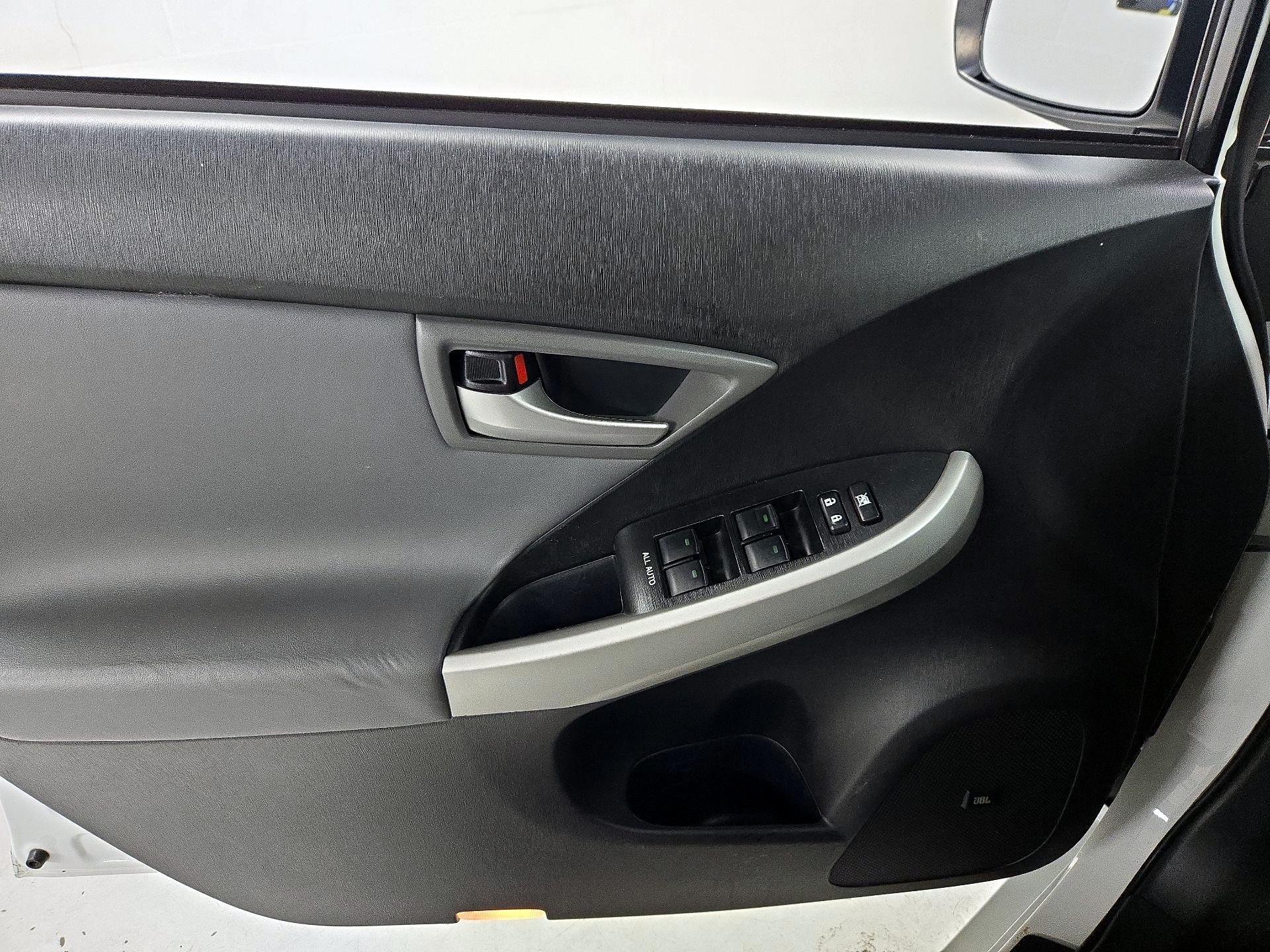 Thumbnail: 2015 Toyota Prius - 12