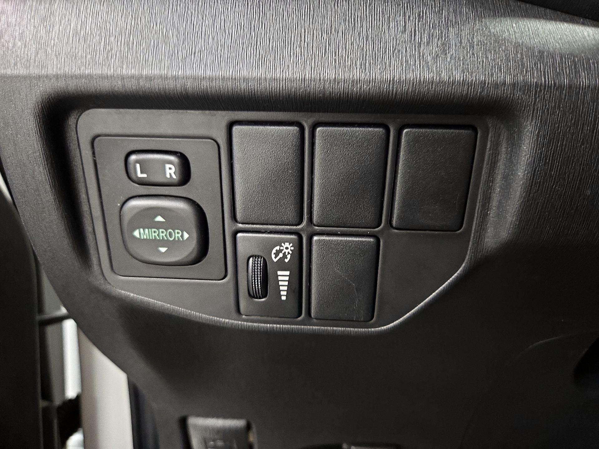 Thumbnail: 2015 Toyota Prius - 13