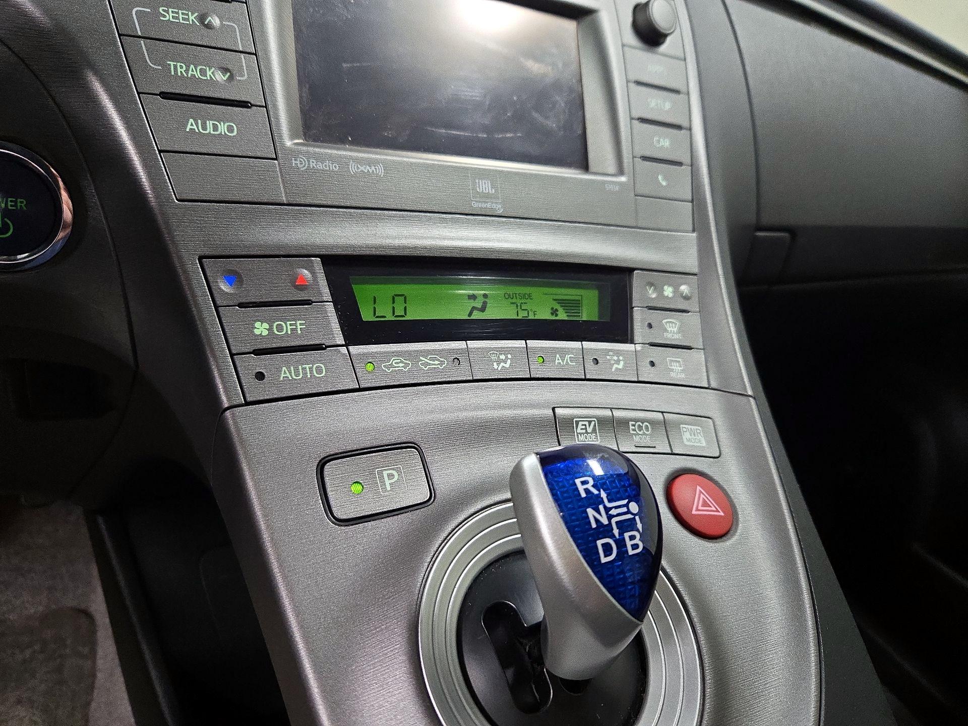 Thumbnail: 2015 Toyota Prius - 16