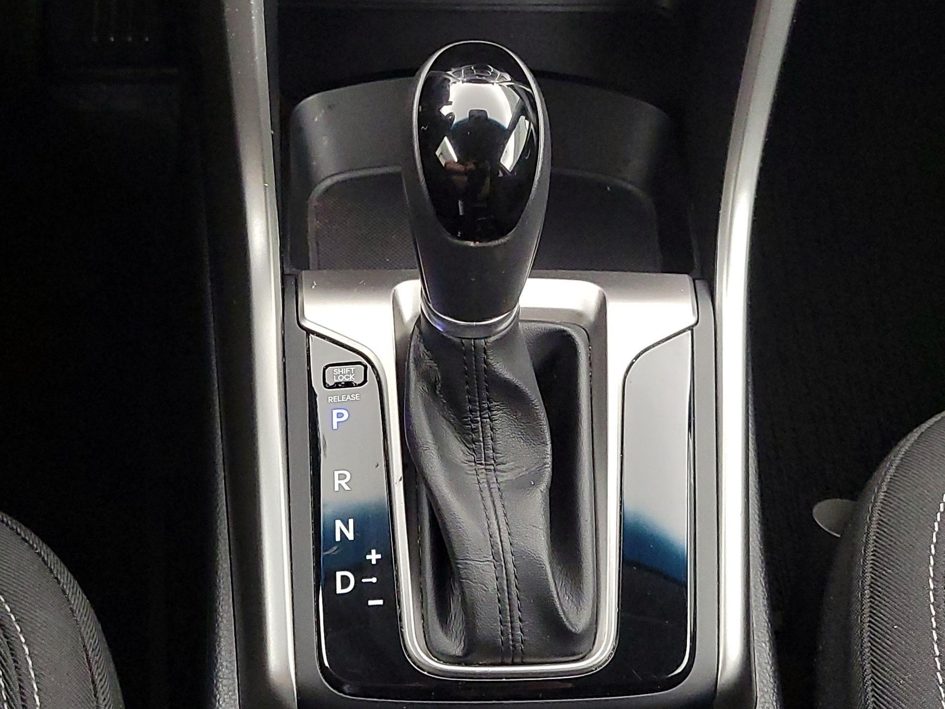 Thumbnail: 2016 Hyundai Elantra - 16