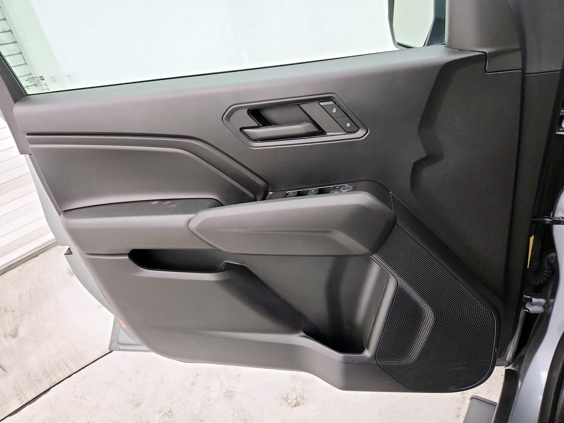 Thumbnail: 2024 Chevrolet Colorado - 12