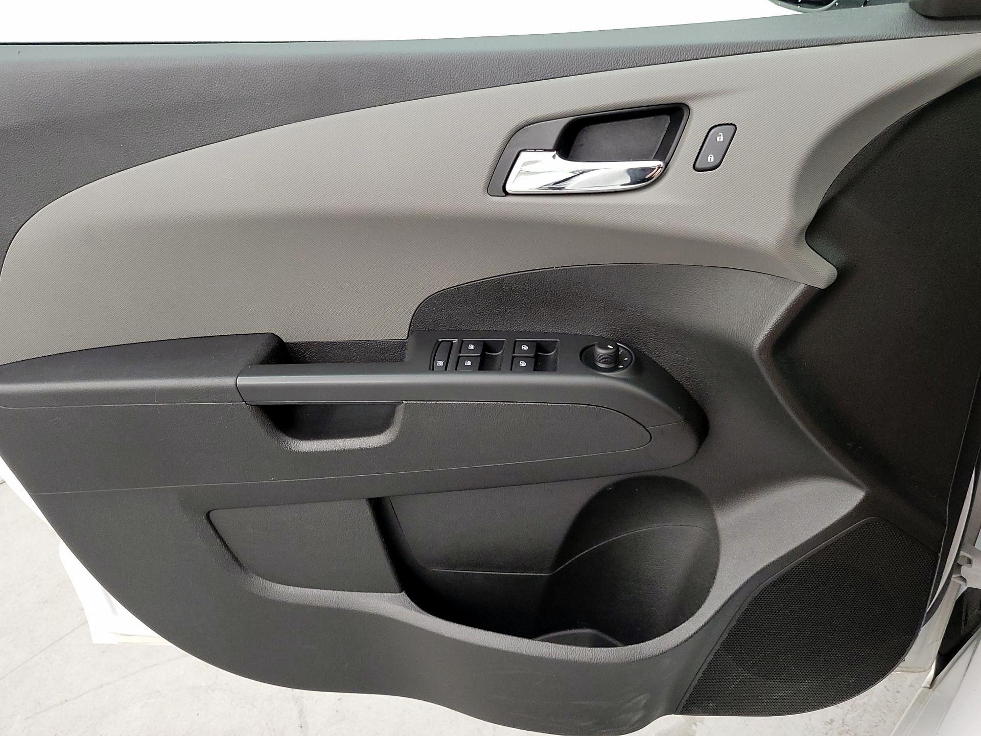 Thumbnail: 2017 Chevrolet Sonic - 12