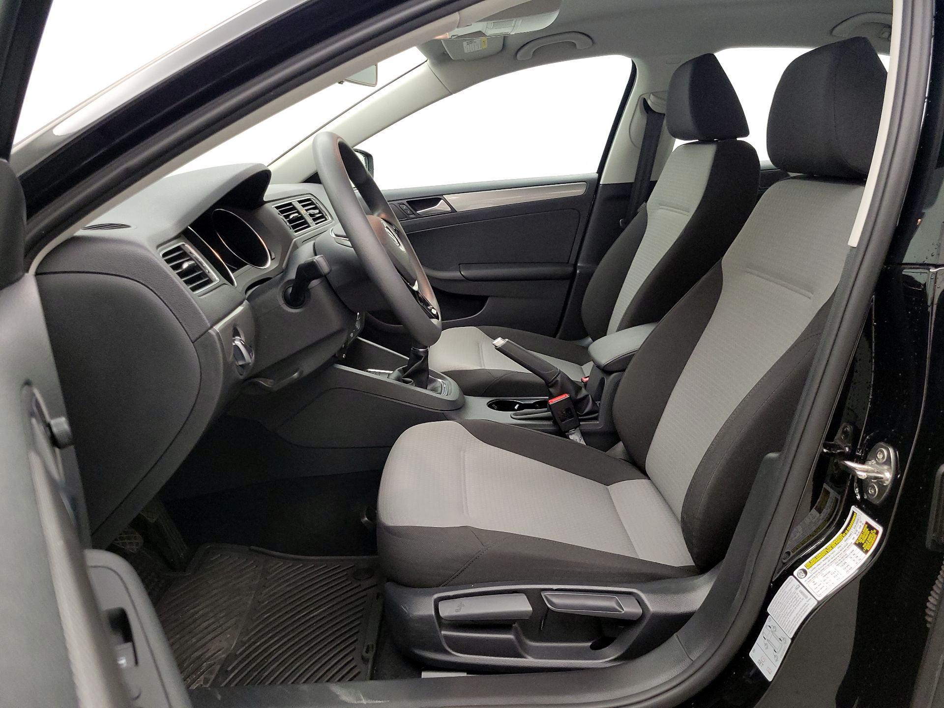 Thumbnail: 2017 Volkswagen Jetta - 11