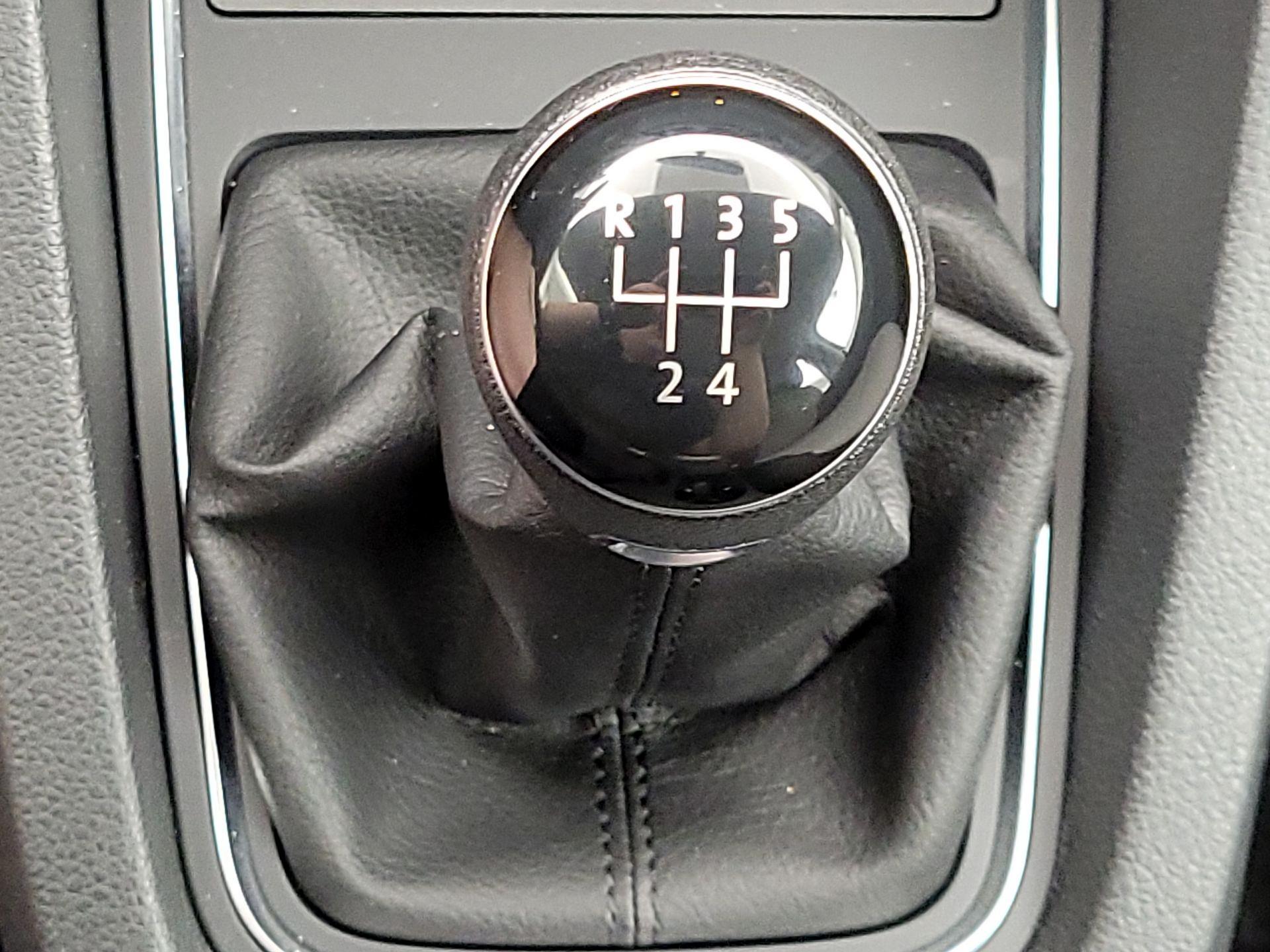Thumbnail: 2017 Volkswagen Jetta - 17
