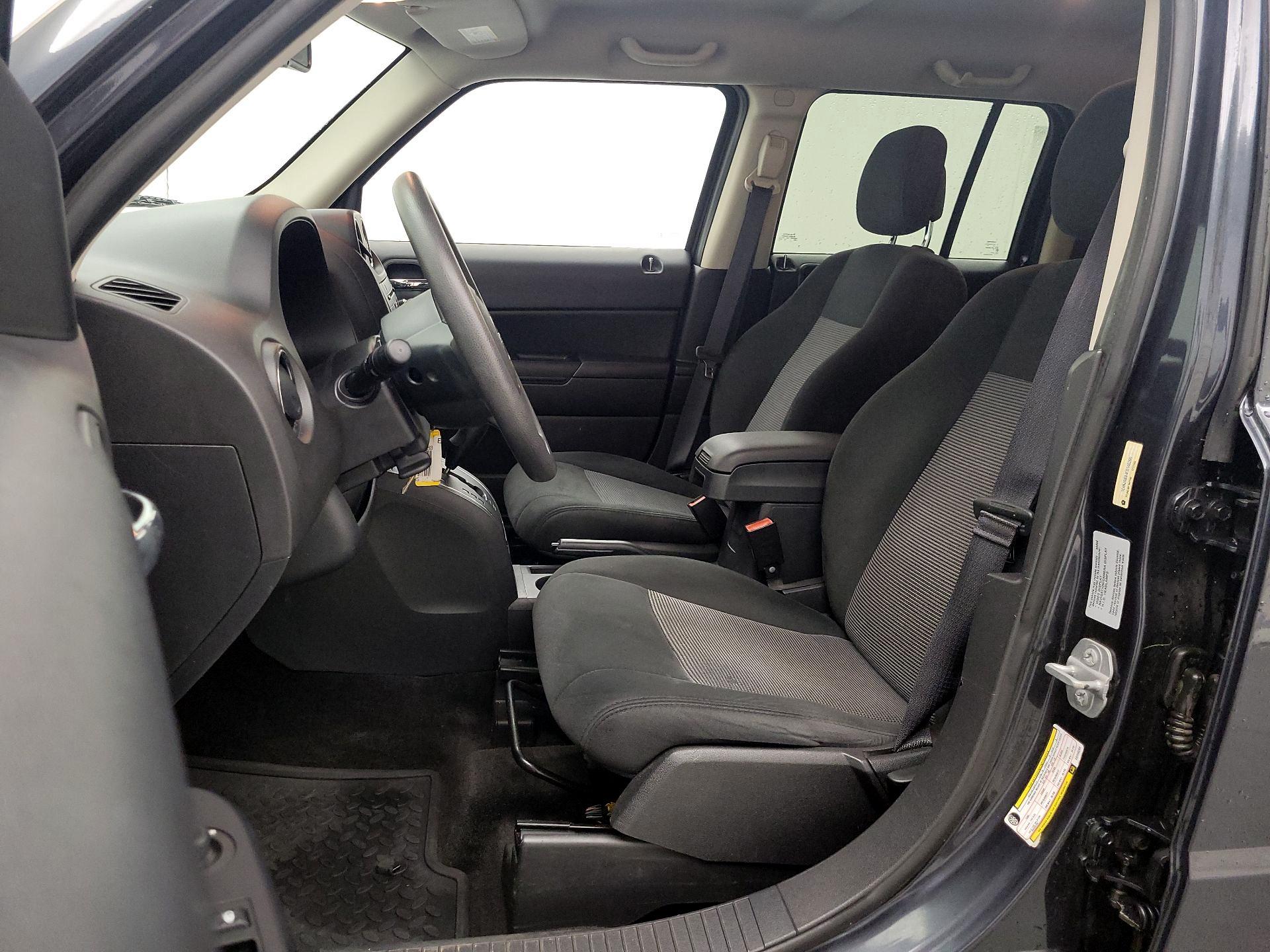 Thumbnail: 2015 Jeep Patriot - 11