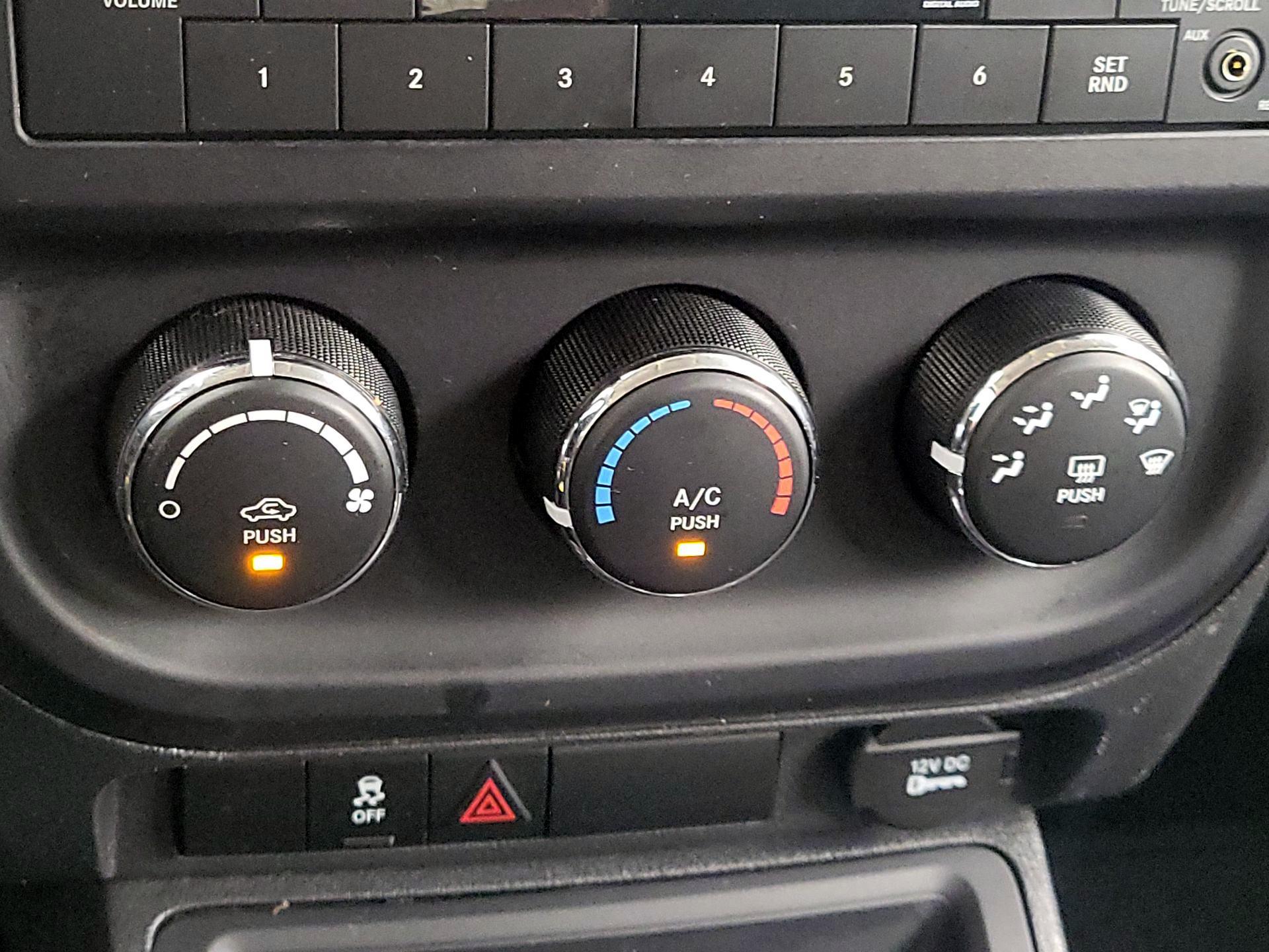 Thumbnail: 2015 Jeep Patriot - 14